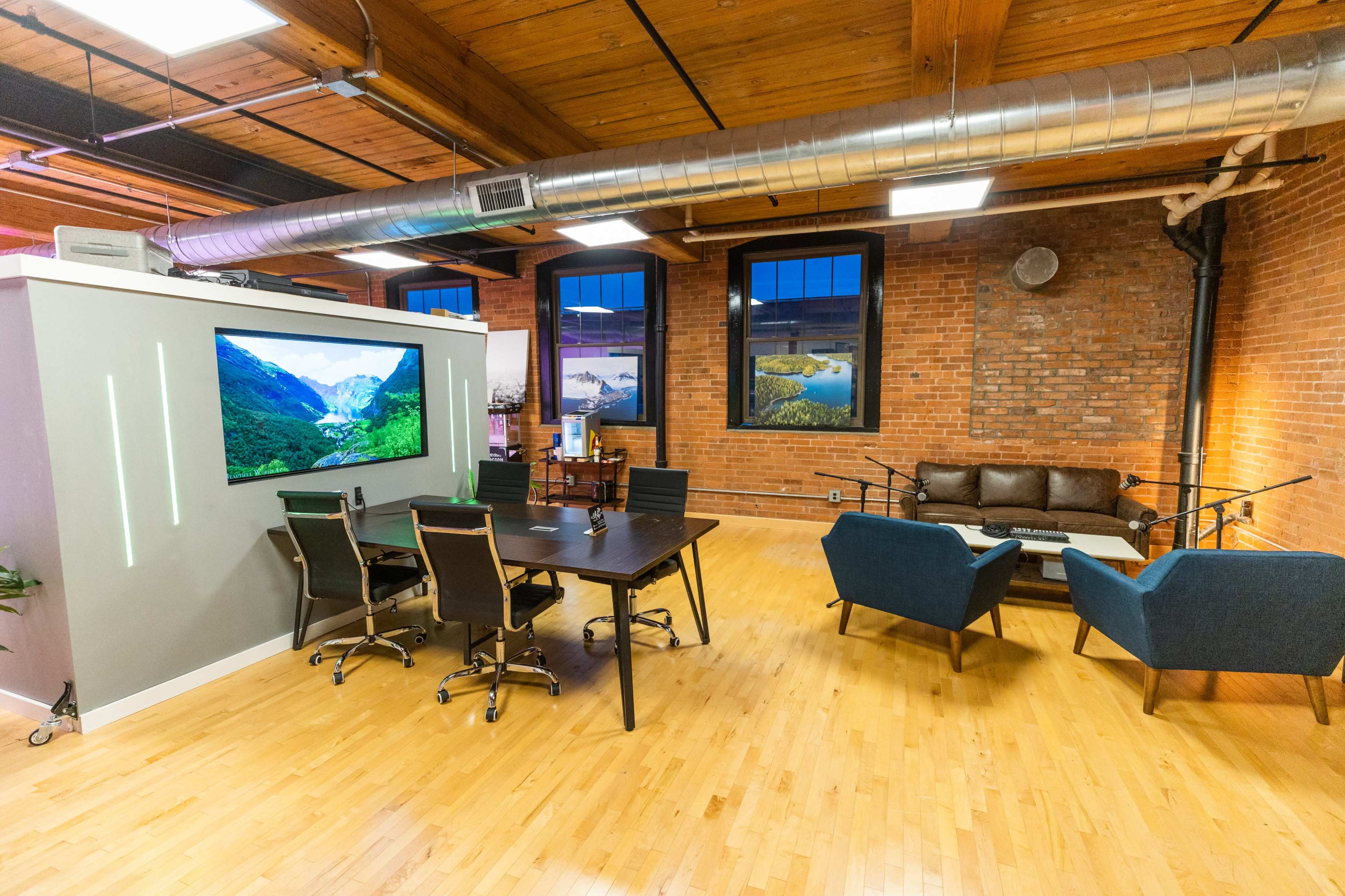 Industrial Loft with Natural Light Image in Southington, Southington, CT