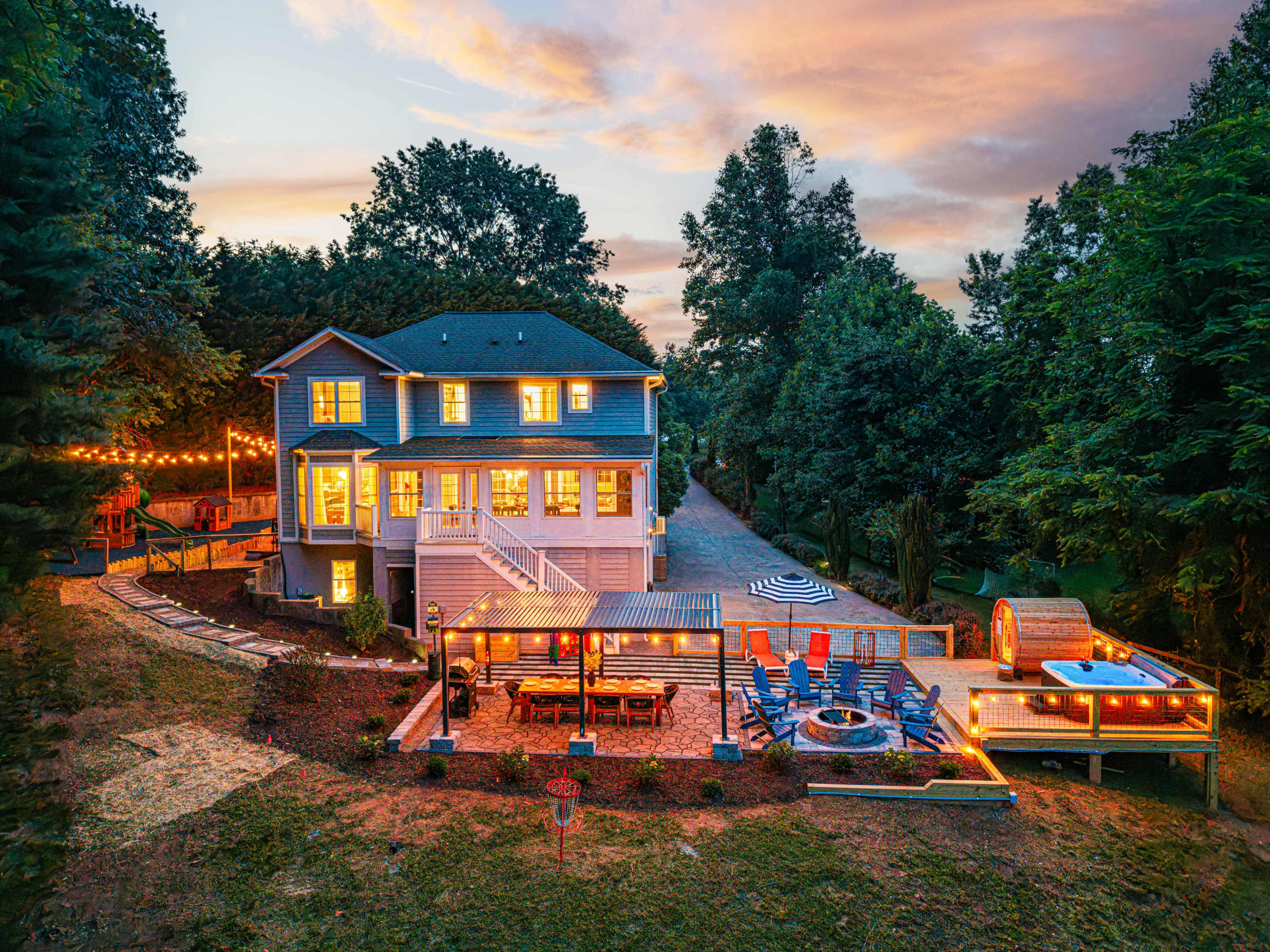 Professionally Designed Large 6 Bedroom Home with Fenced Yard Image in , Asheville, NC