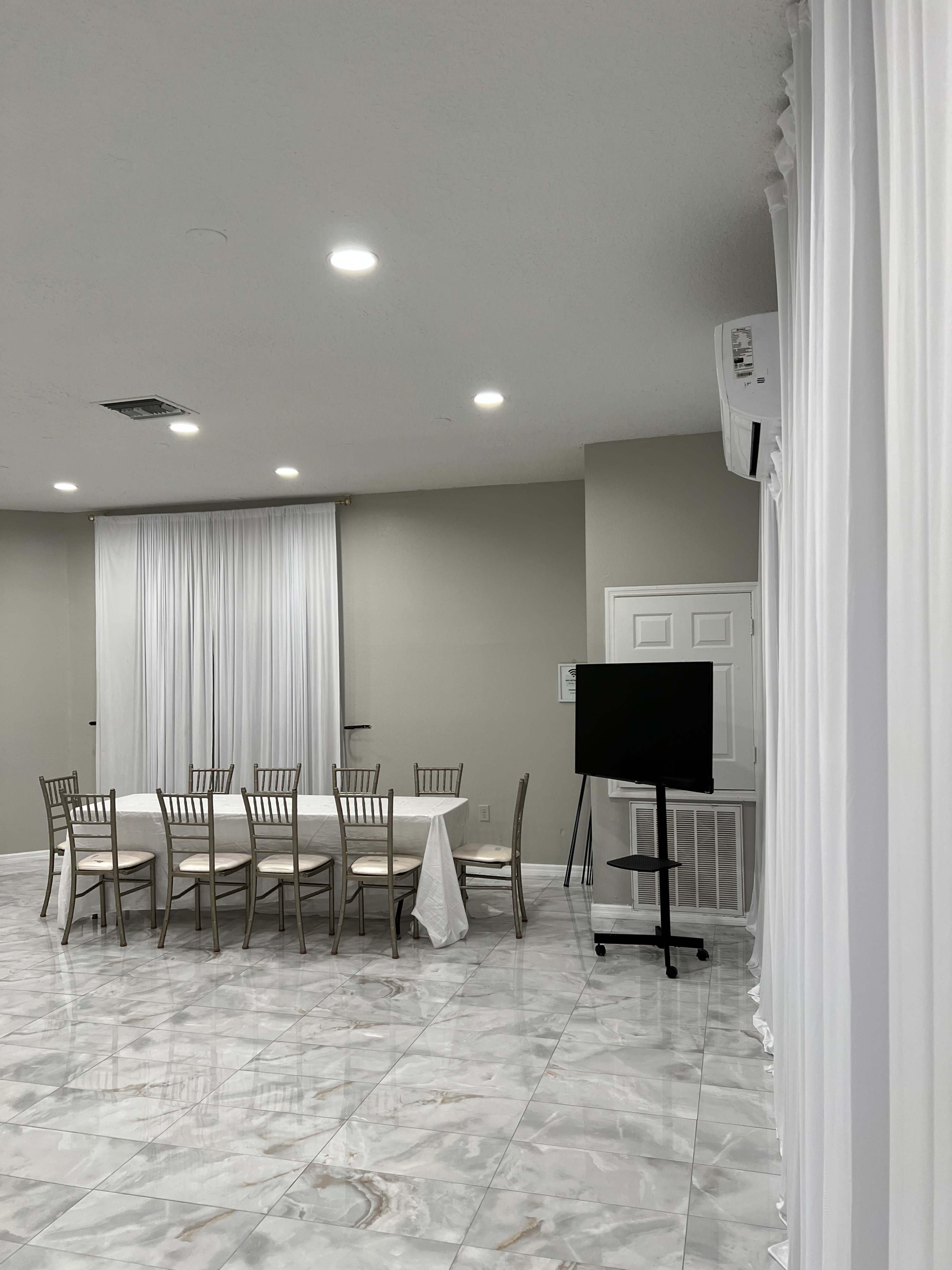 Bright and Spacious Modern Studio Image in Buena Ventura Lakes, Kissimmee, FL