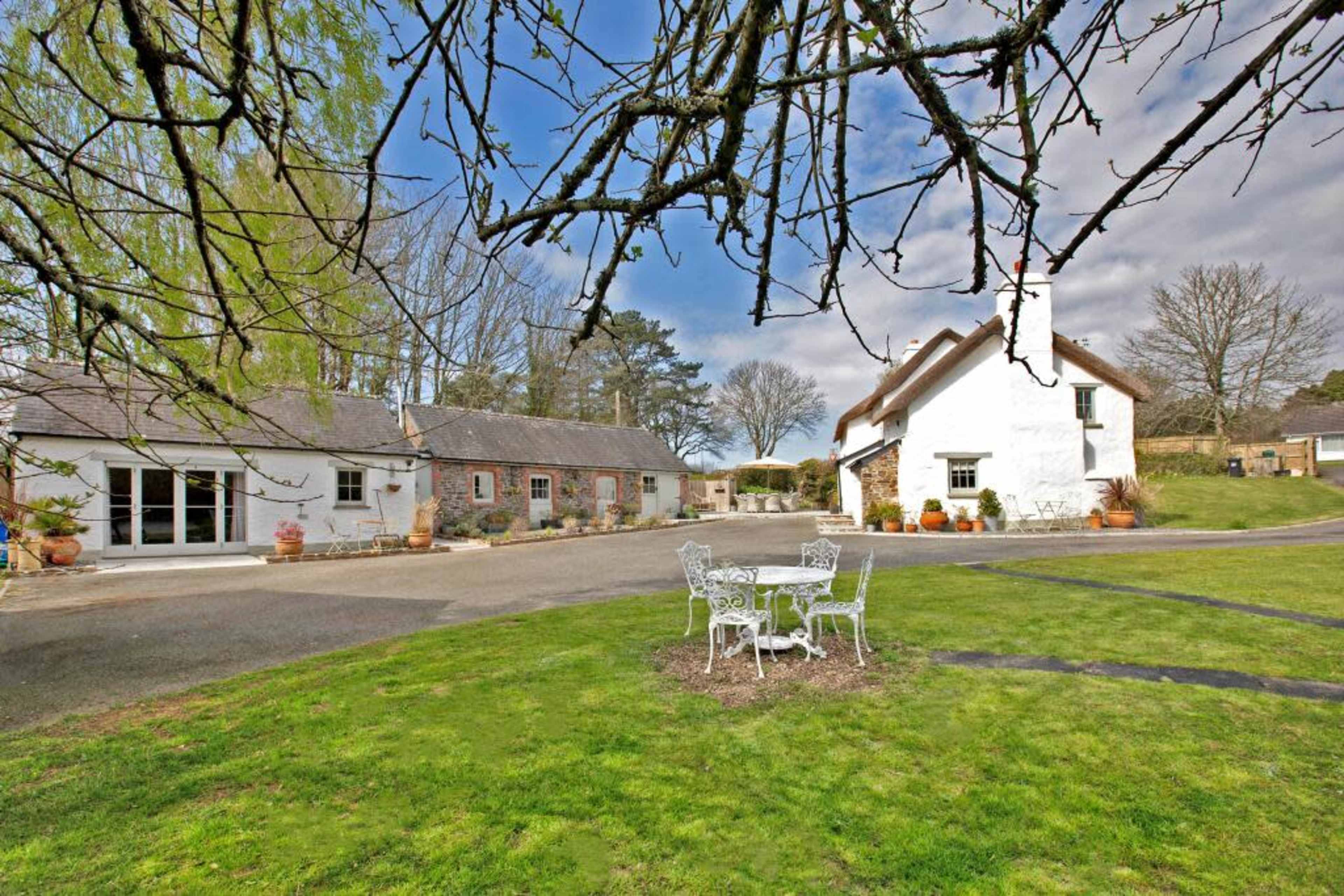 Character Thatched Farmhouse Image in Saint Mellion, Saltash, ENG