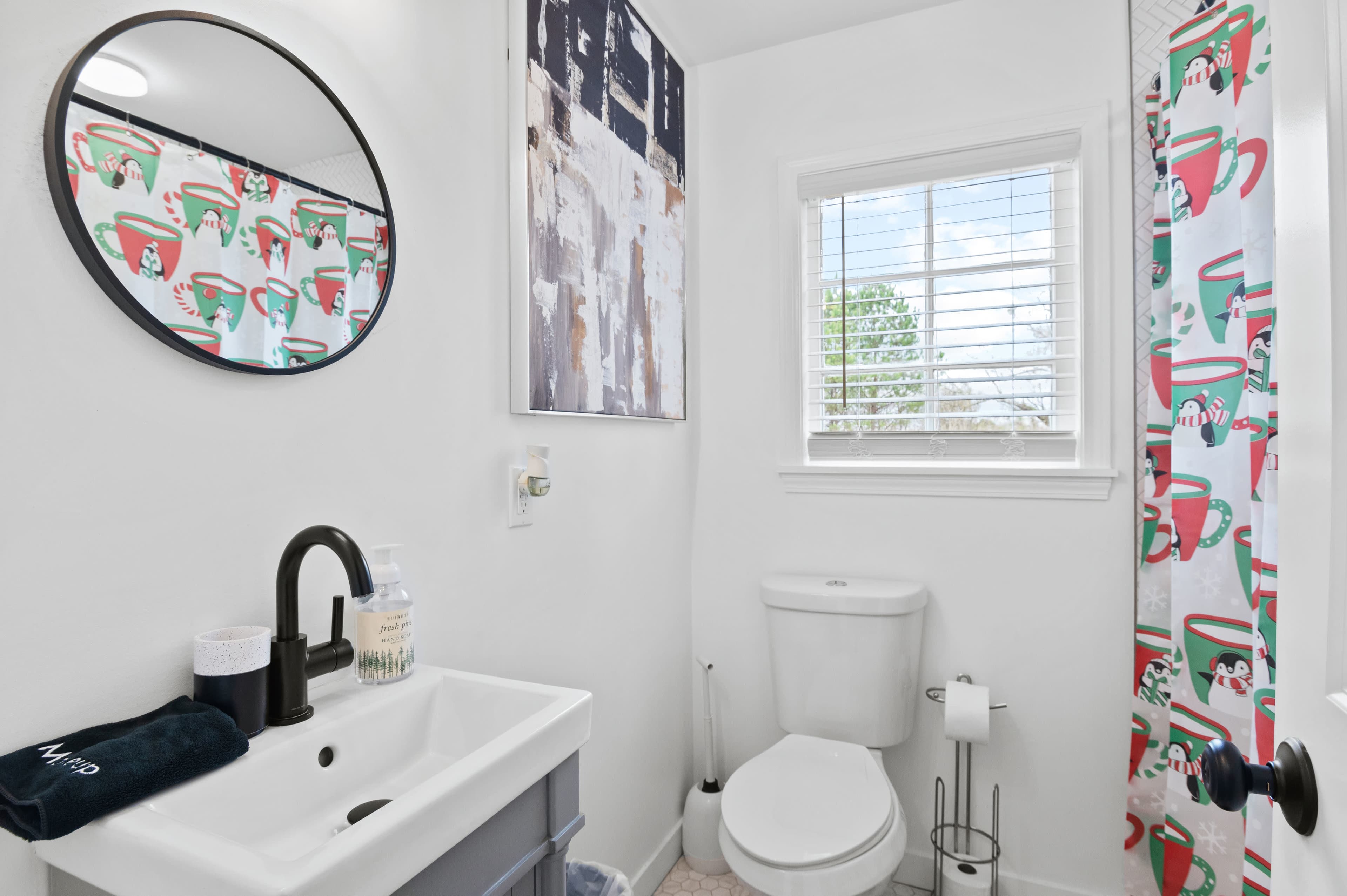 Bright and Airy Modern Home Perfect for Events and Shoots Image in Dixie Hills, Atlanta, GA