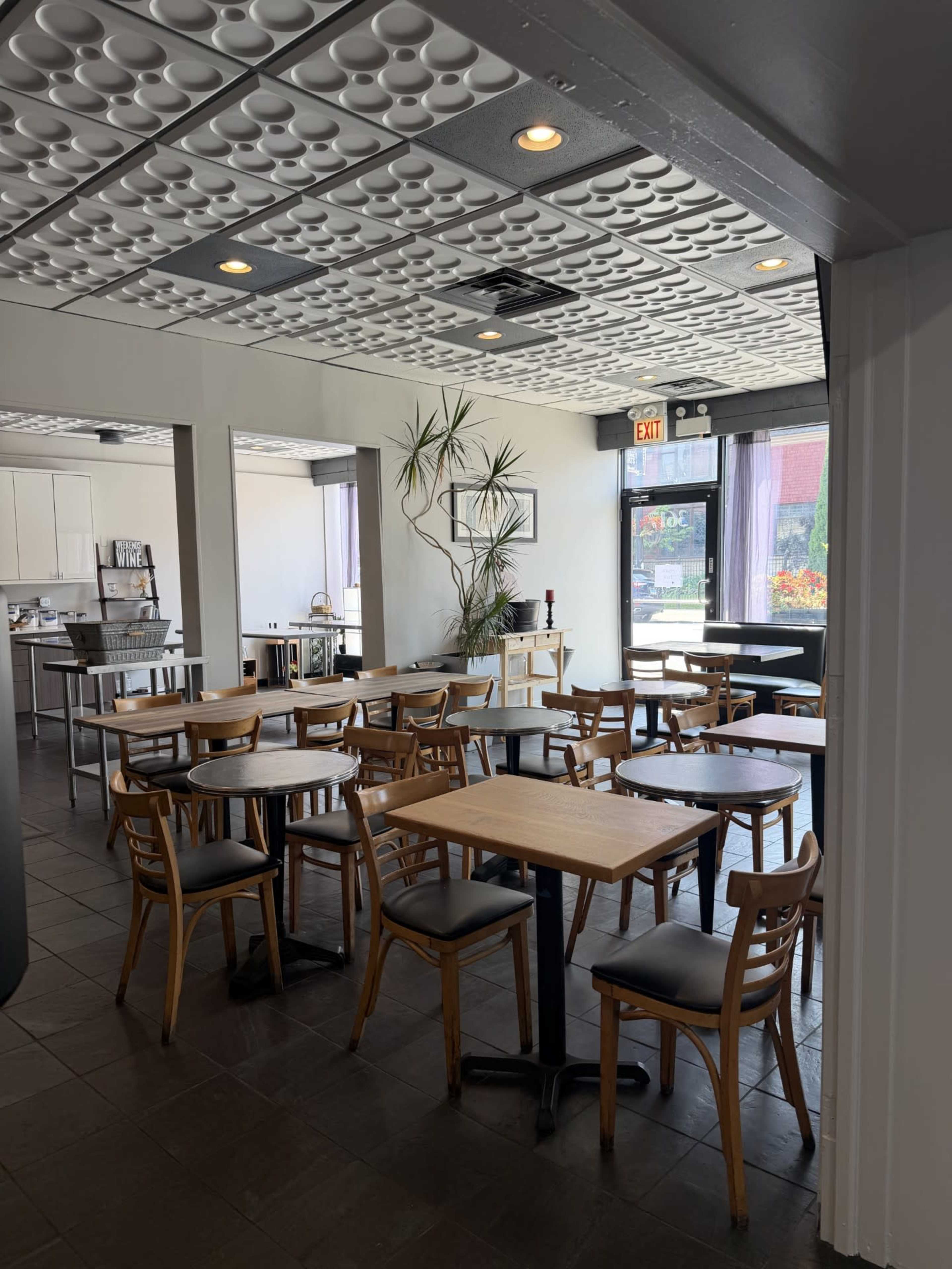 Commercial Culinary Space In The Heart Of Lakeview, Chicago, Just A Few Blocks From Wrigley Field Image in Lake View East, Chicago, IL