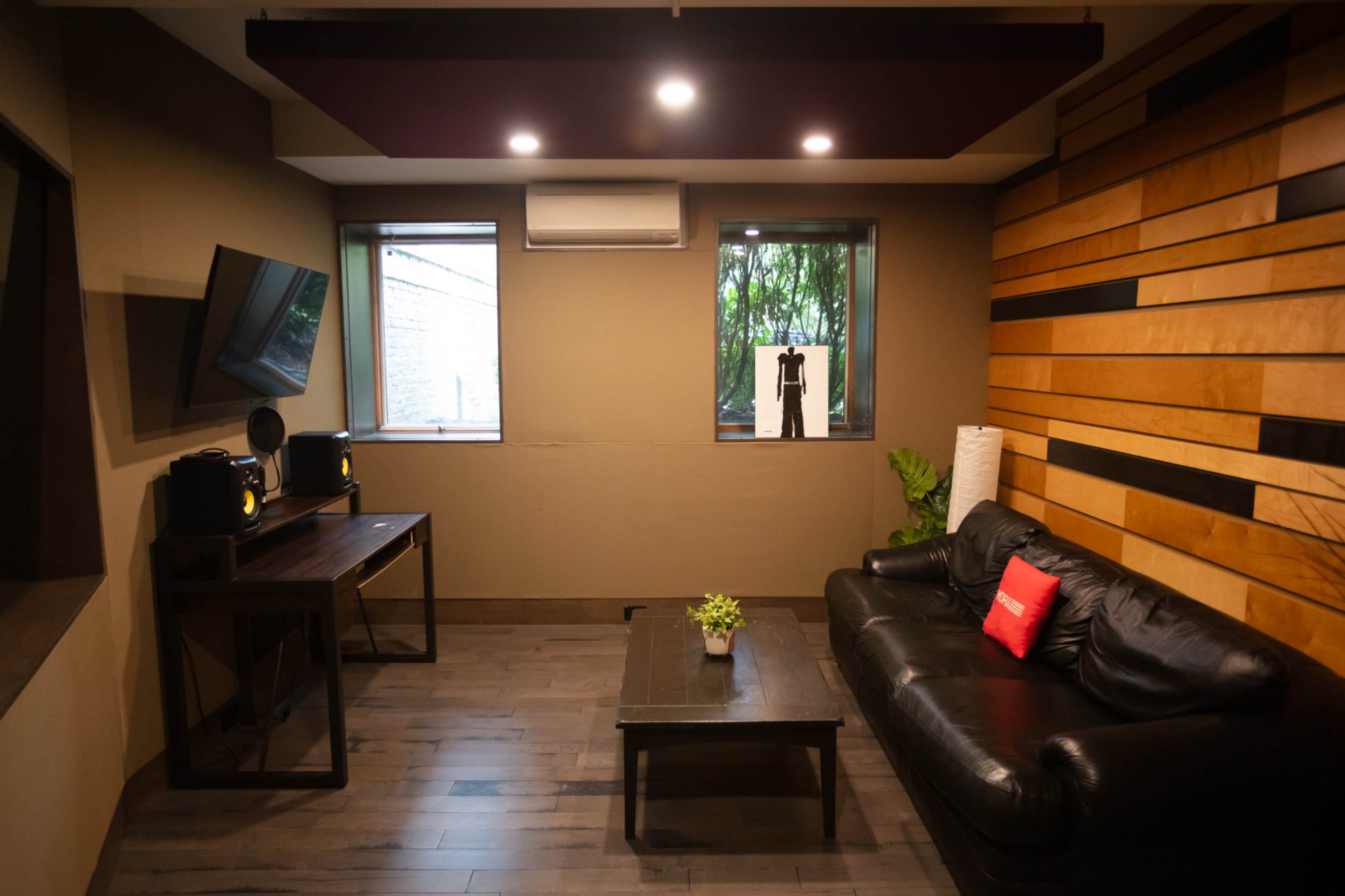 Suburban Studio Compound Image in Marlboro Township, Morganville, NJ