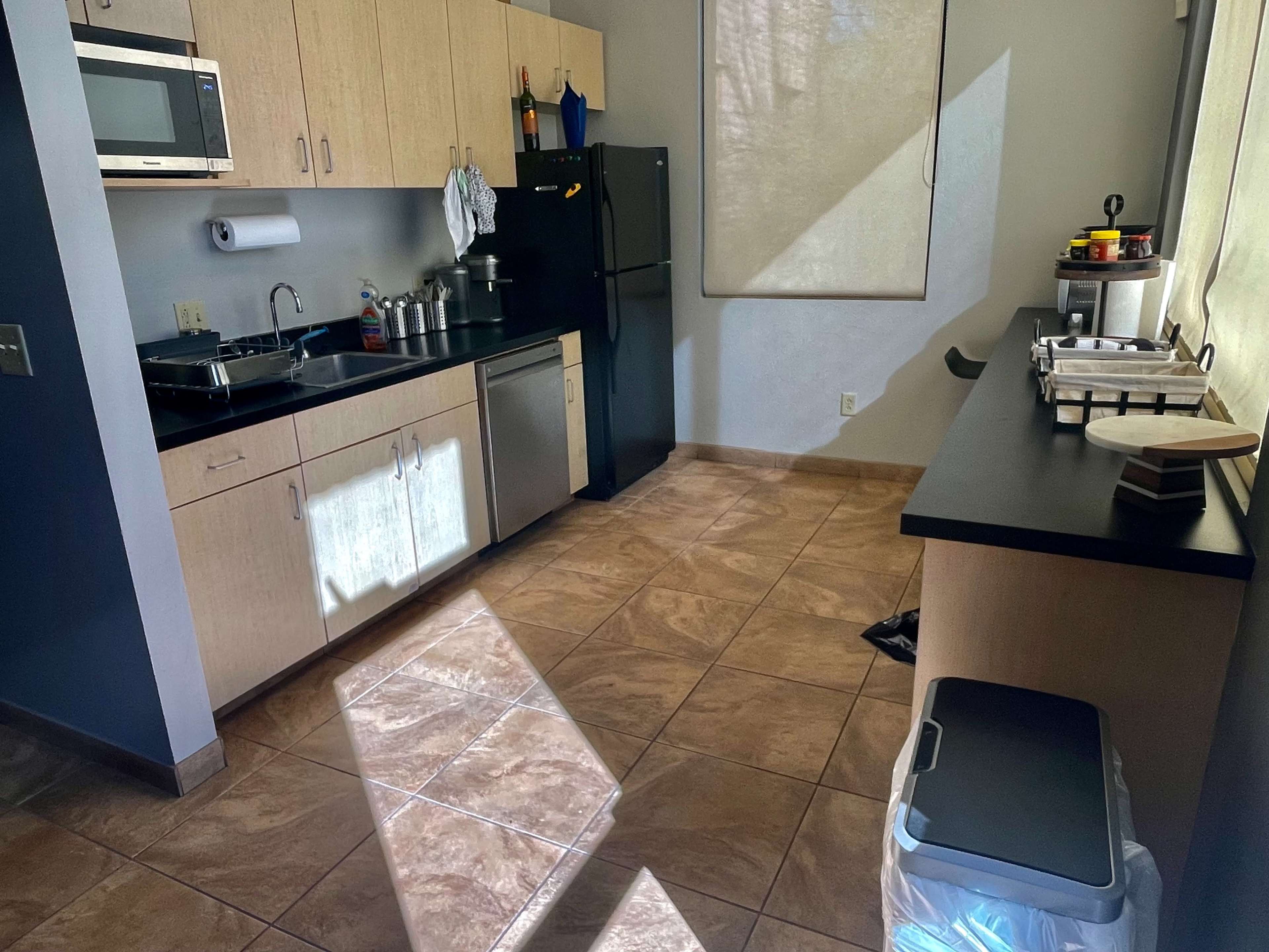 East Central Cozy 8 Person Conference Room Image in El Gheko, Tucson, AZ