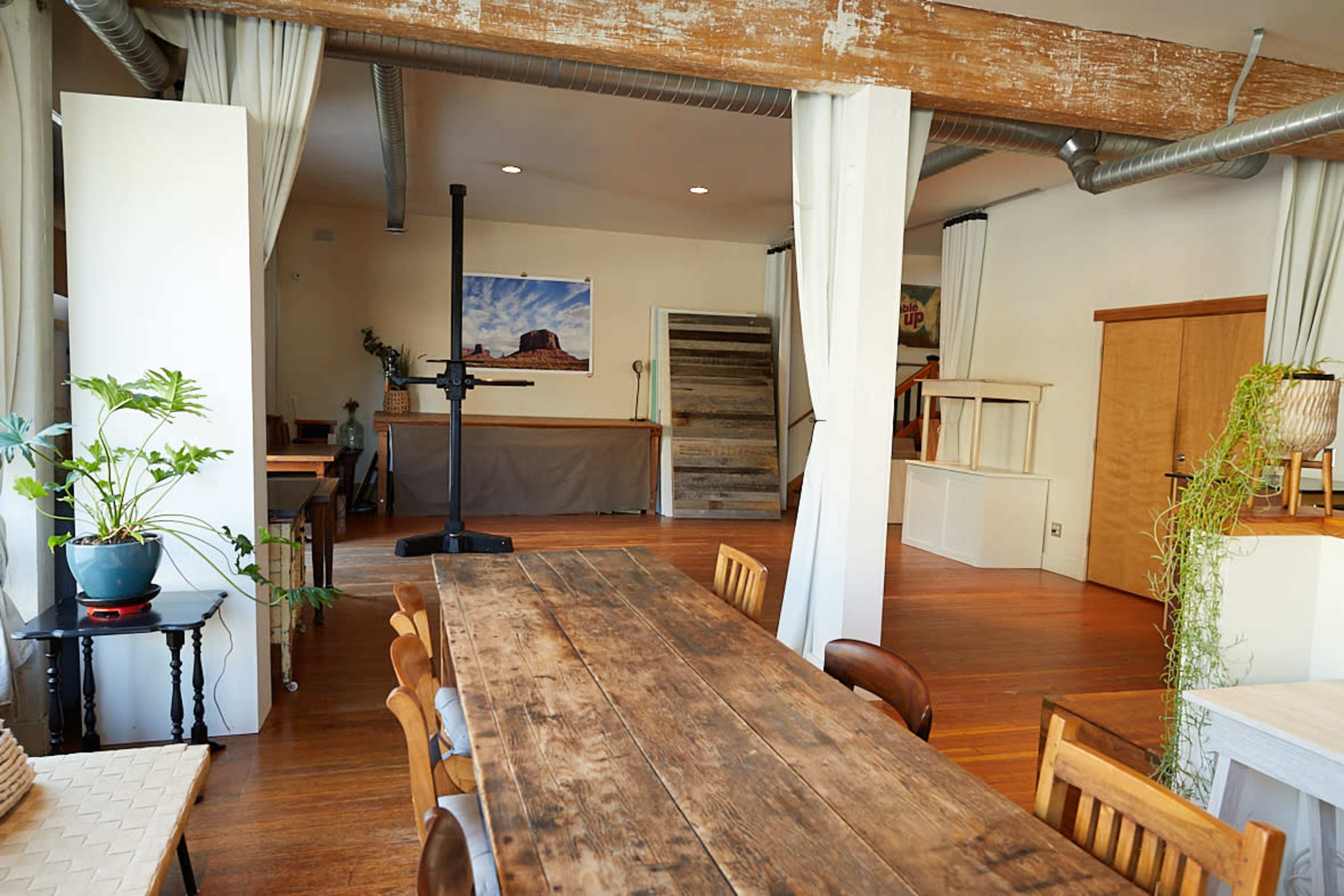 West Seattle Rustic Daylight Photo Studio With Full Kitchen Image in North Delridge, Seattle, WA