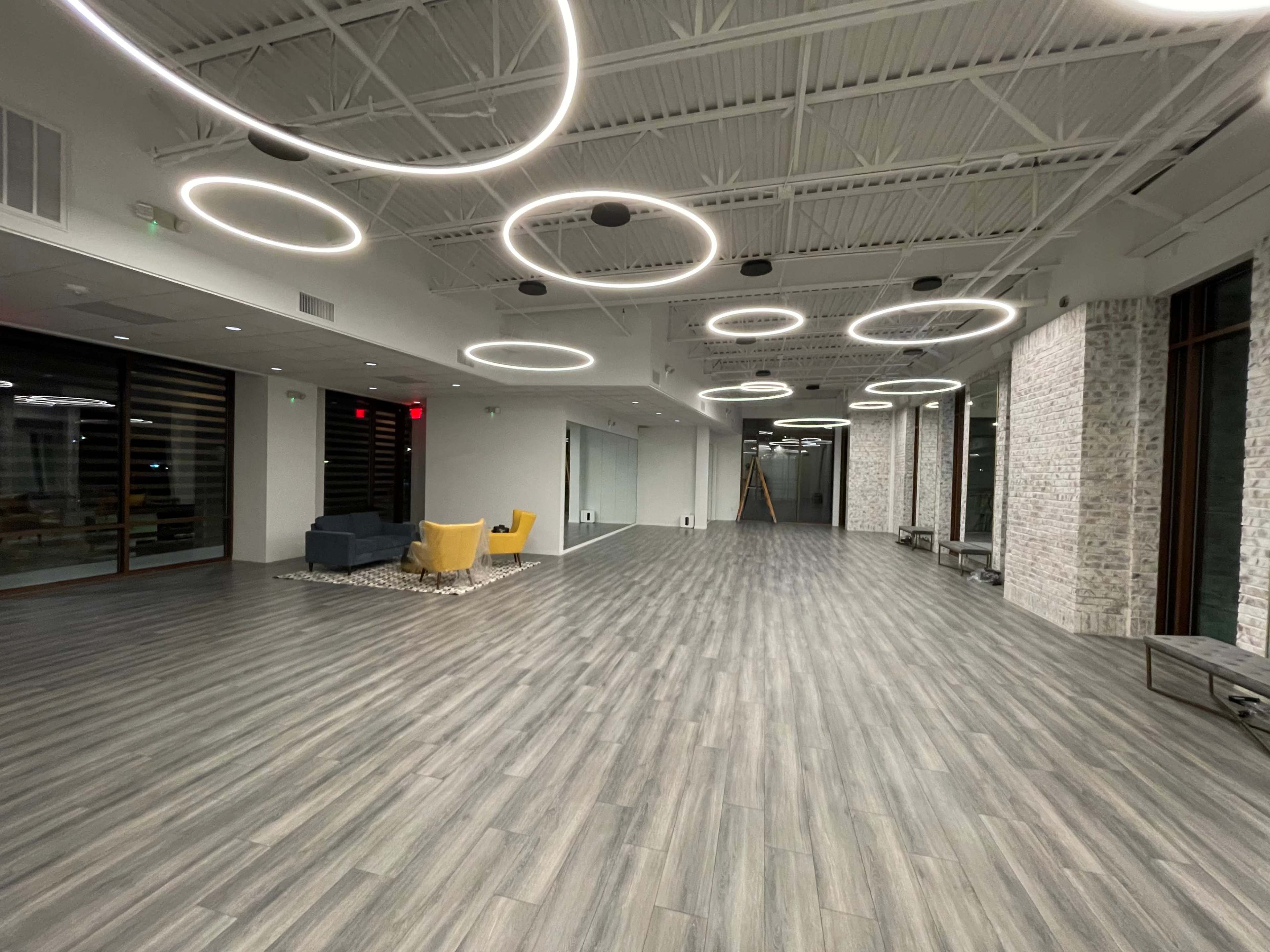 Bright Second-Floor Studio with Natural Light Overlooking 11th Street Image in Greater Heights, Houston, TX