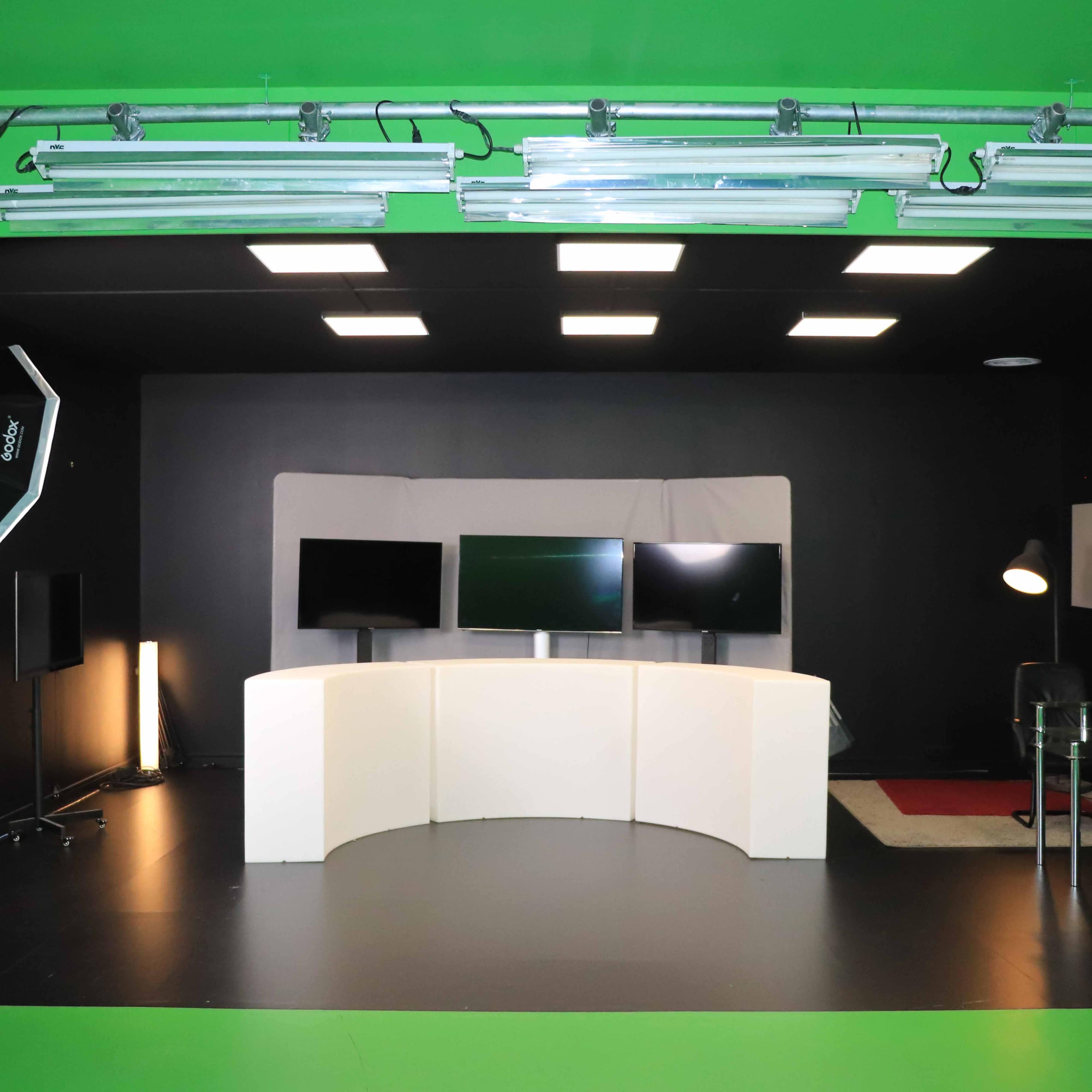 Studio TV à Saint Ouen Image in , saint ouen