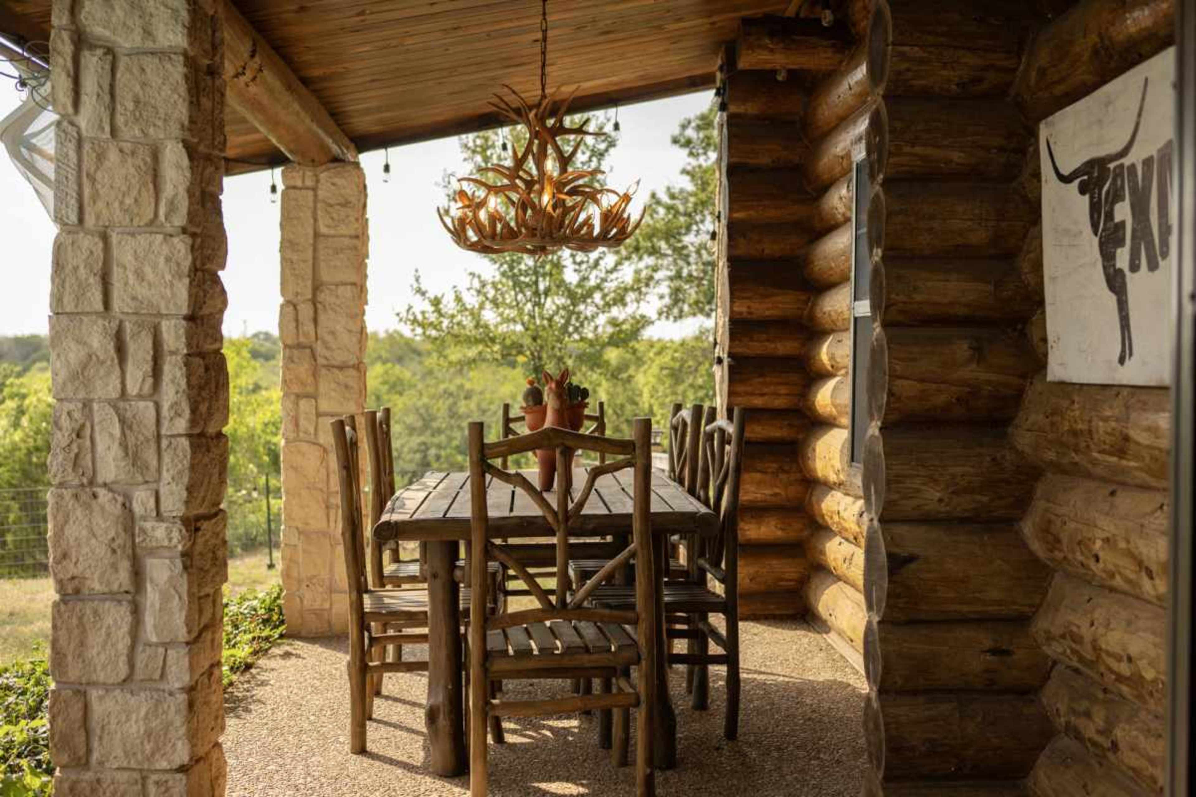 Americana Compound Image in , Fort Worth, TX