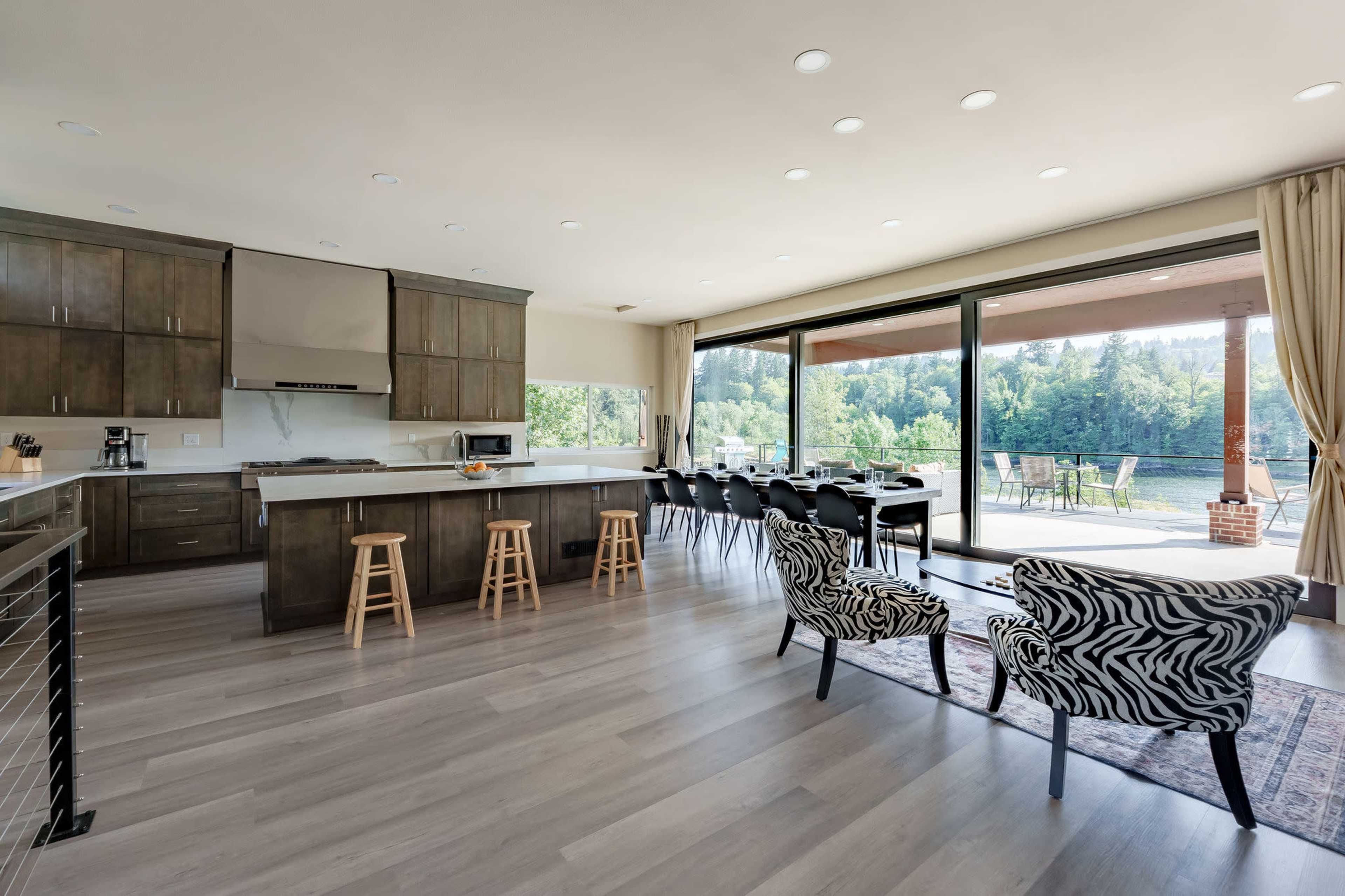 Spacious River front Beauty - New Build! Image in Oak Grove, Milwaukie, OR