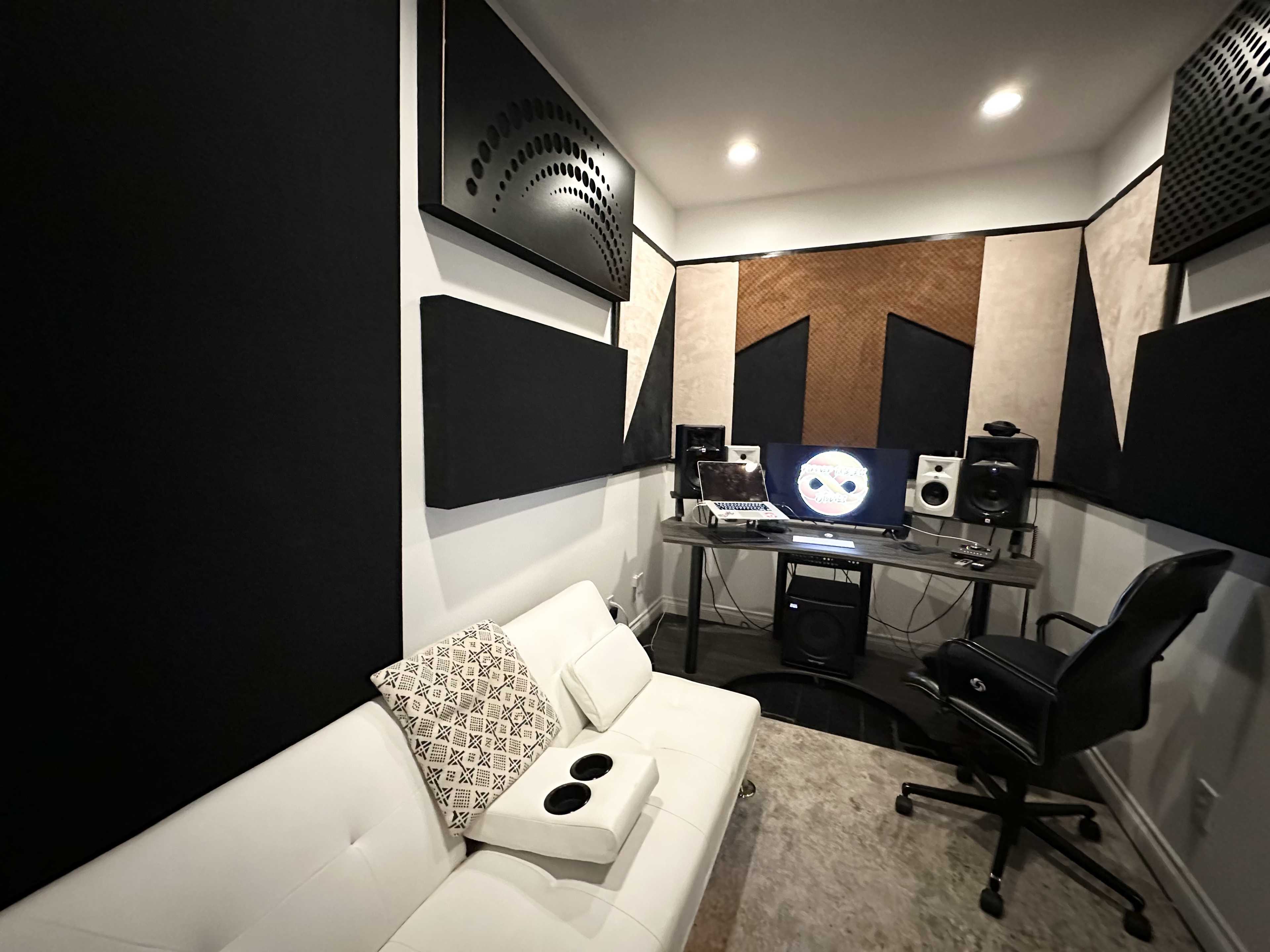 Burbank / Studio city  / Noho Professional recording studio  Industry quality Image in Studio City, studio city, CA