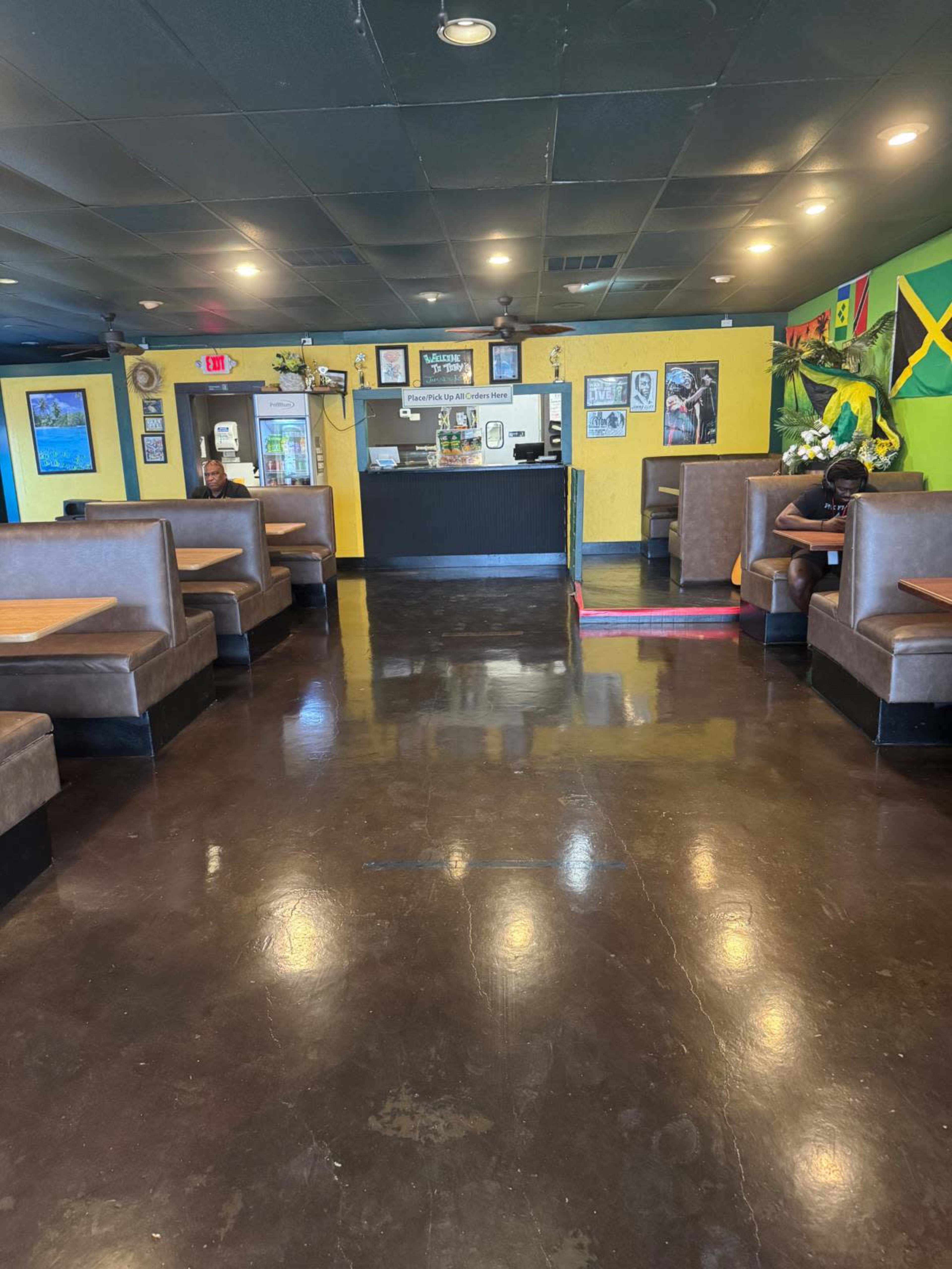 Spacious Caribbean themed restaurant Image in , austin, TX