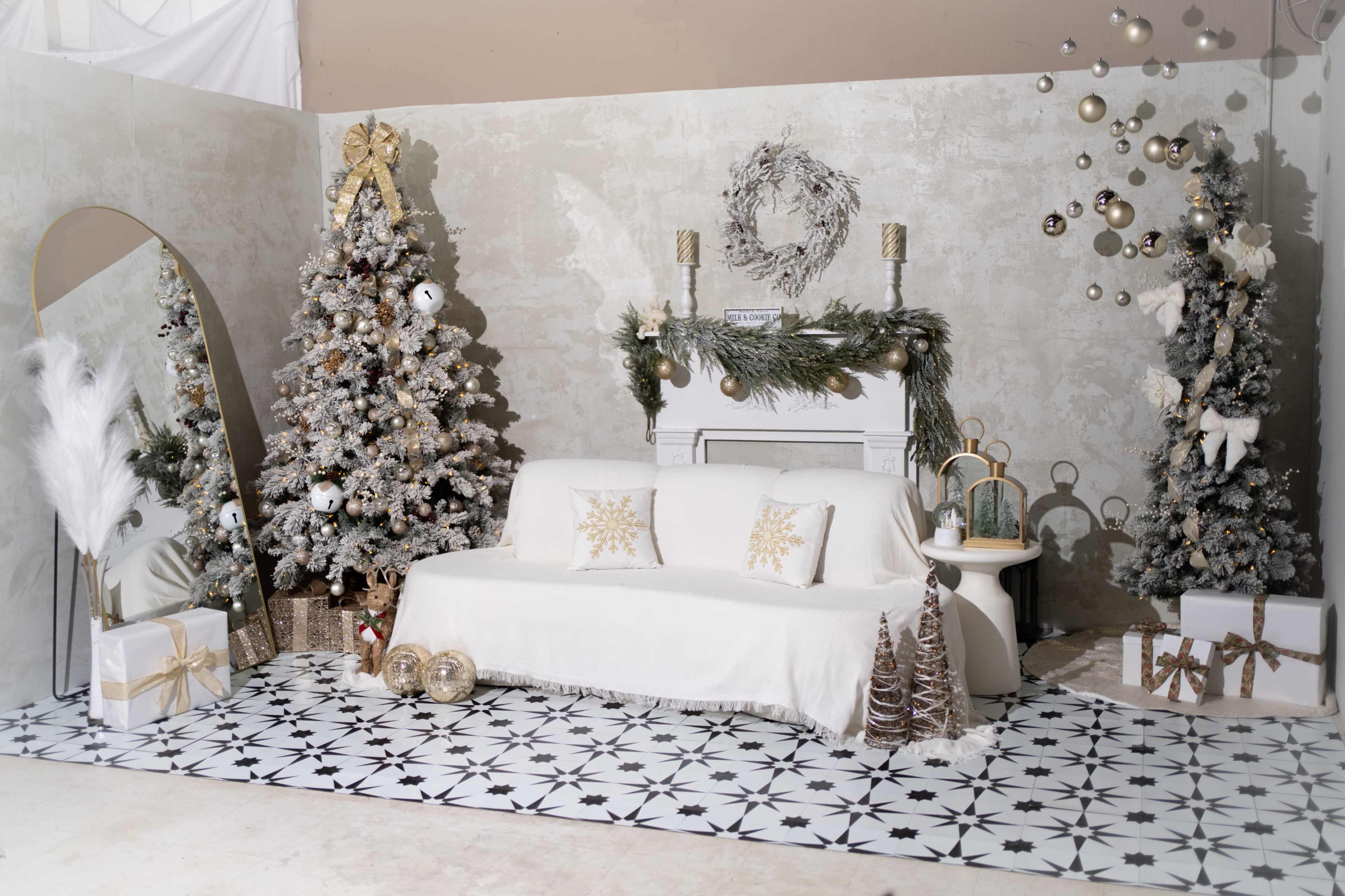White & Gold ChristmasElegance Set Image in Miramar, Miramar, FL