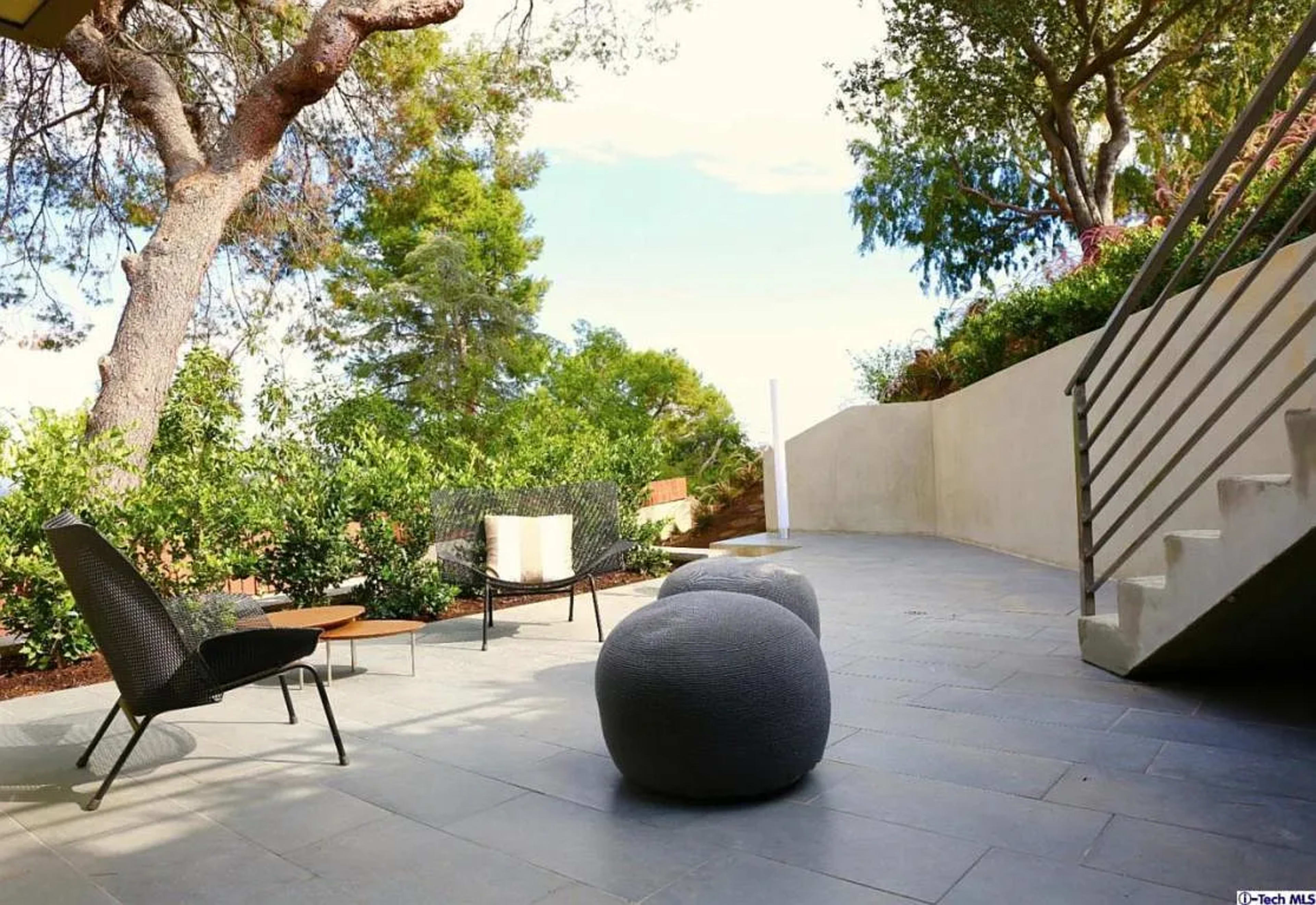 Modern Retreat with Scenic View Image in La Cañada Flintridge, La Canada, CA