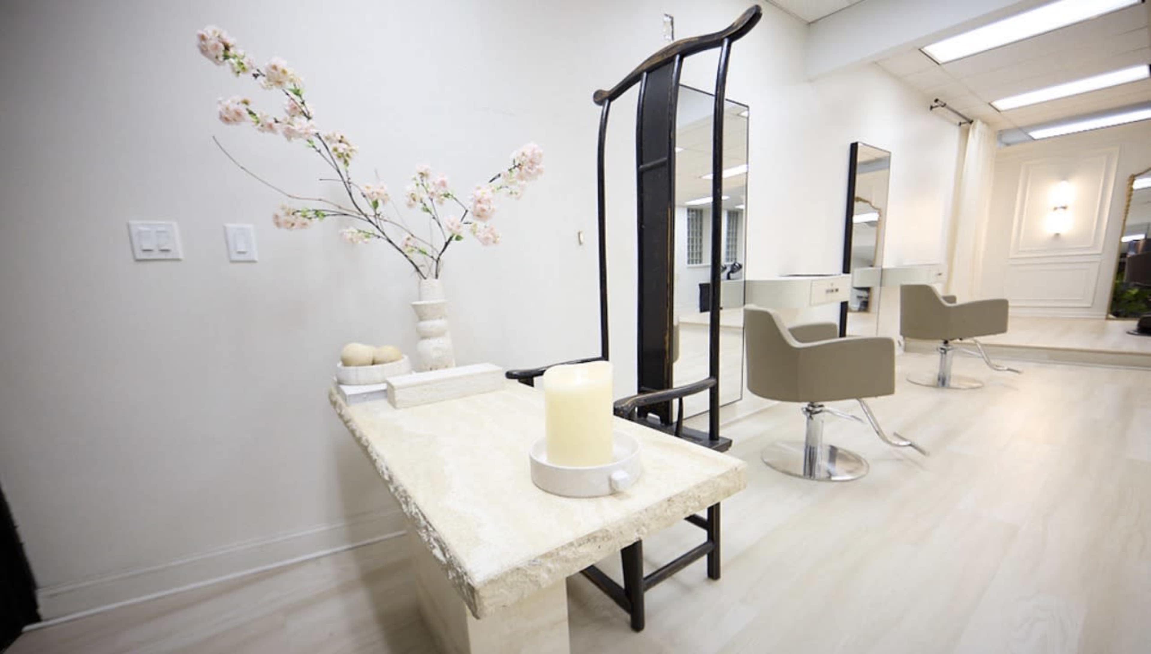 Spacious Modern Open Concept Beauty and Content Studio Image in South Side, Chicago, IL