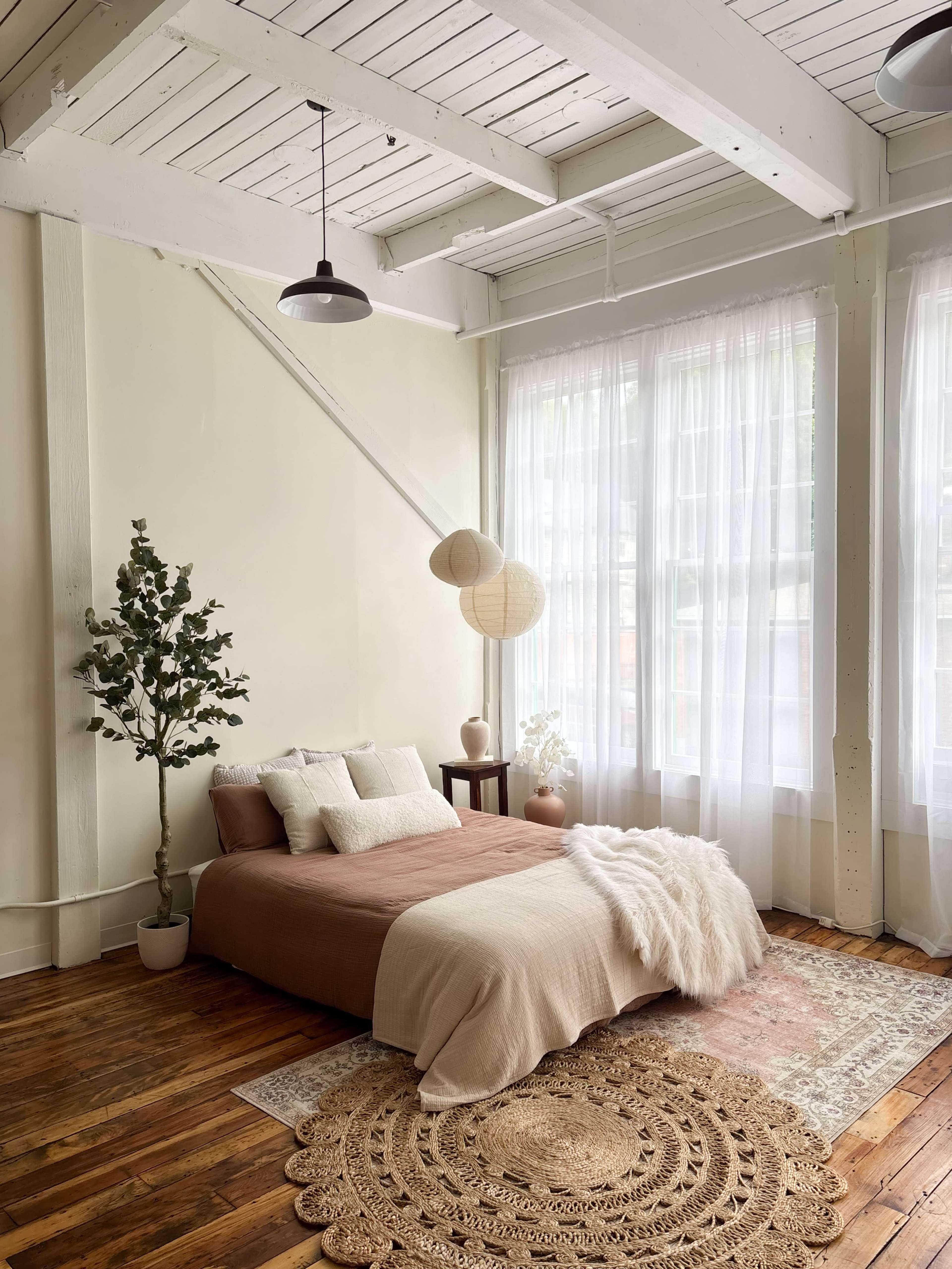 Mill building photo studio, lots of natural light. Image in Manchester, Manchester, CT