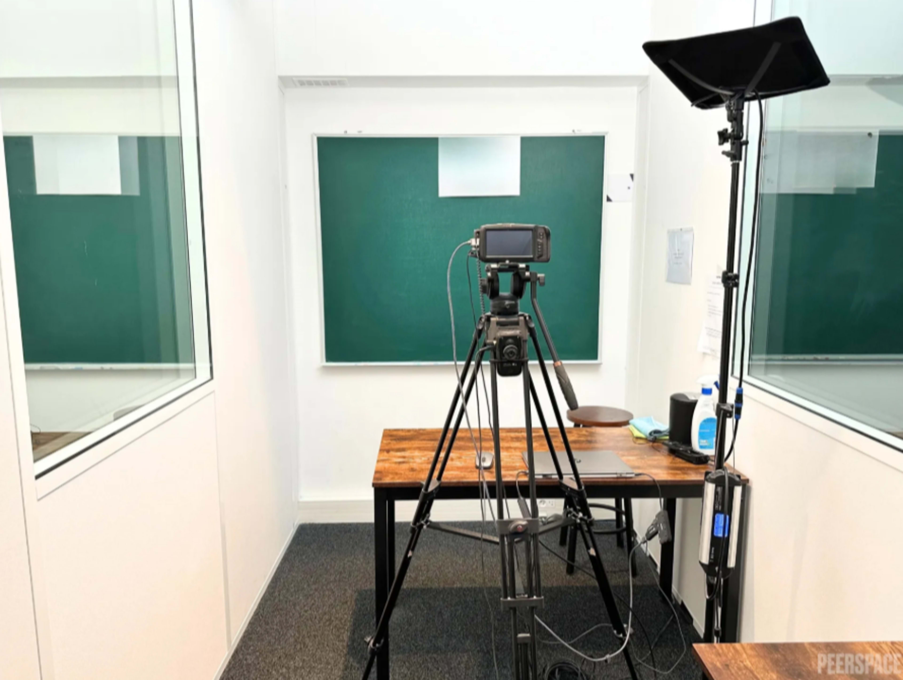 Un studio de quatorze salles séparées entièrement équipées Image in Roquette, Paris, 