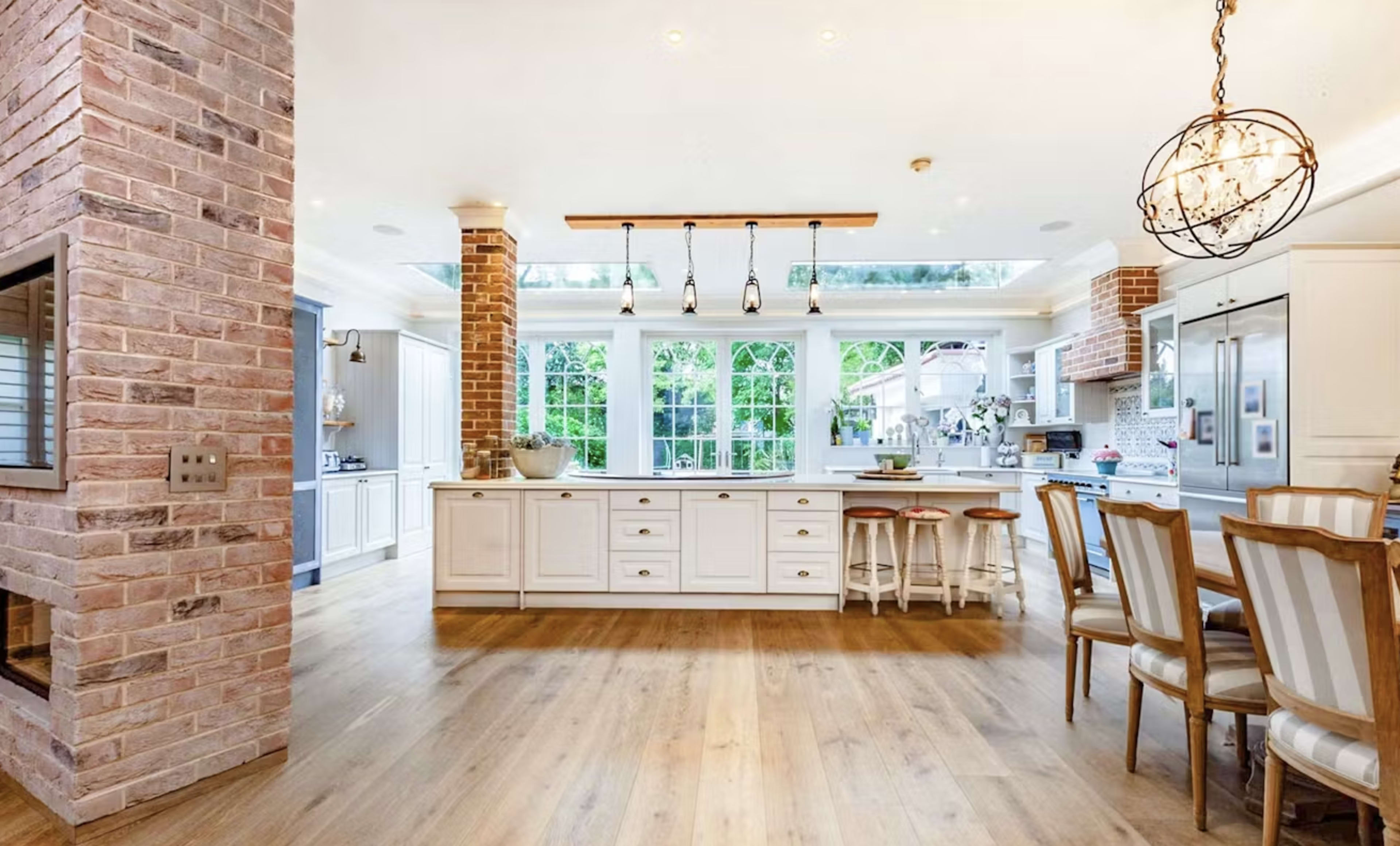 Versatile home with beautifully designed open plan kitchen for production Image in Finchley, London, ENG