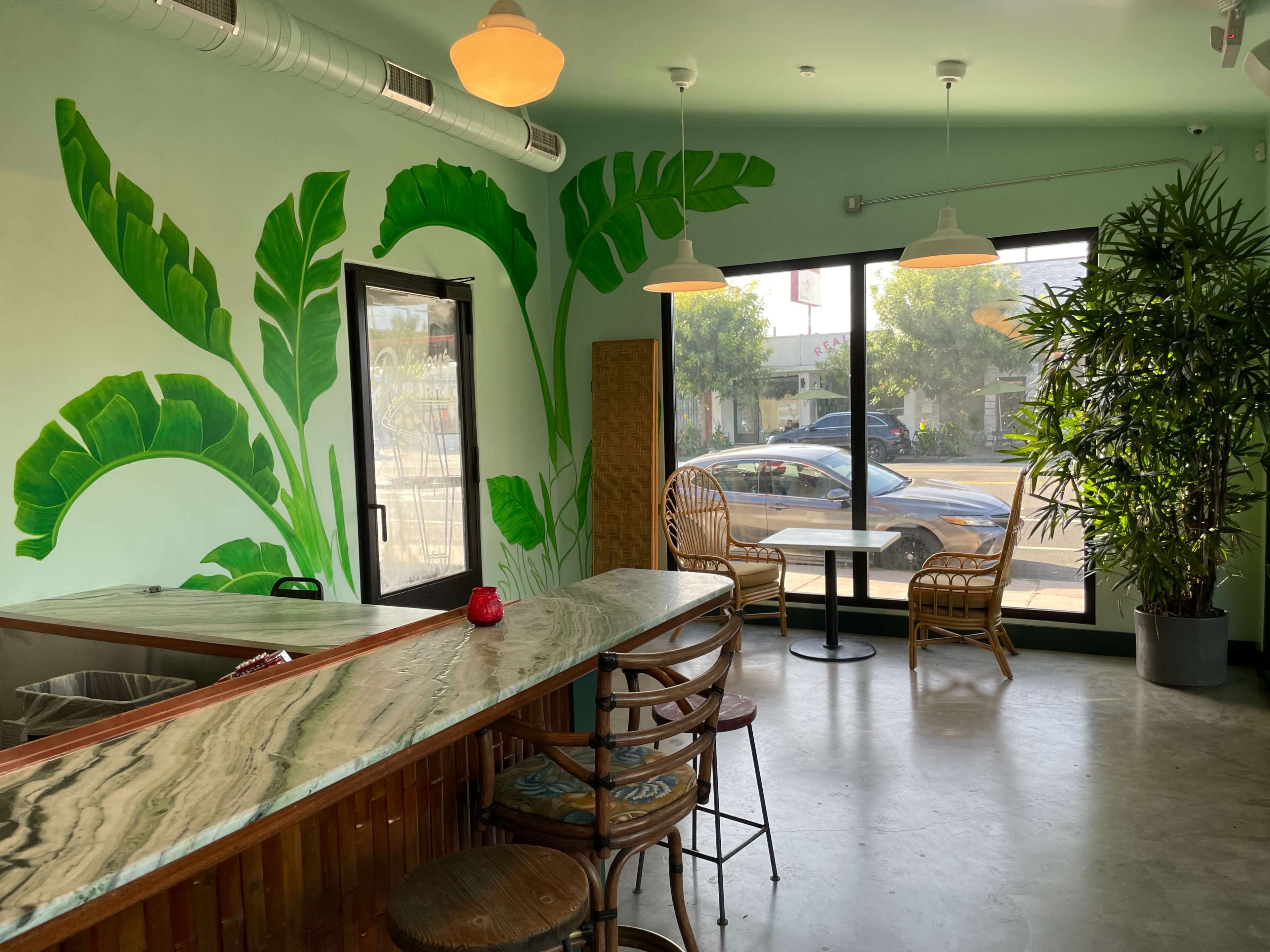 Spacious Mid City Patio and Bar Image in Los Angeles, Los Angeles, CA