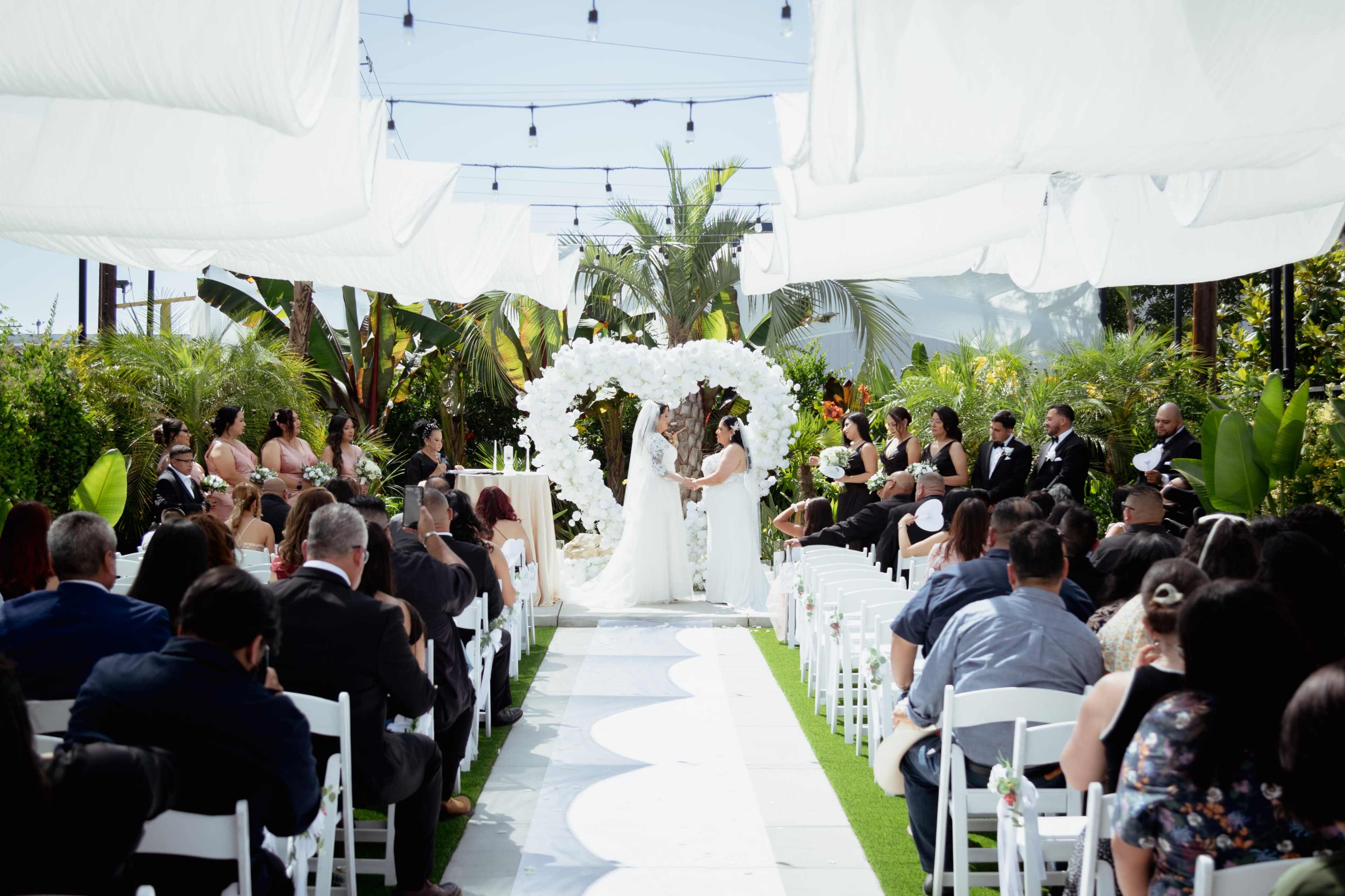 Tropical Meets Vintage — A Spacious, Multi-Look Venue for Creatives Image in Bakersfield, Bakersfield, CA