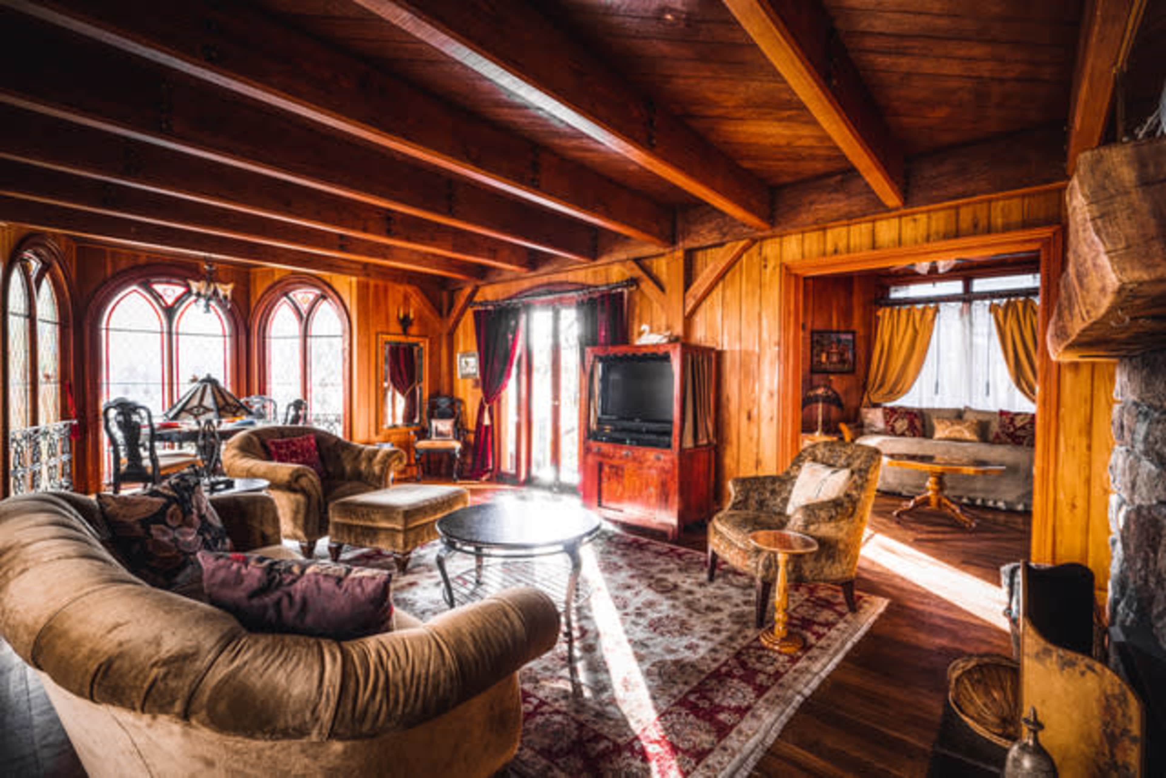 Downtown Historic Victorian Cottage with Stained Glass & Natural Light Image in Nevada City, Nevada City, CA