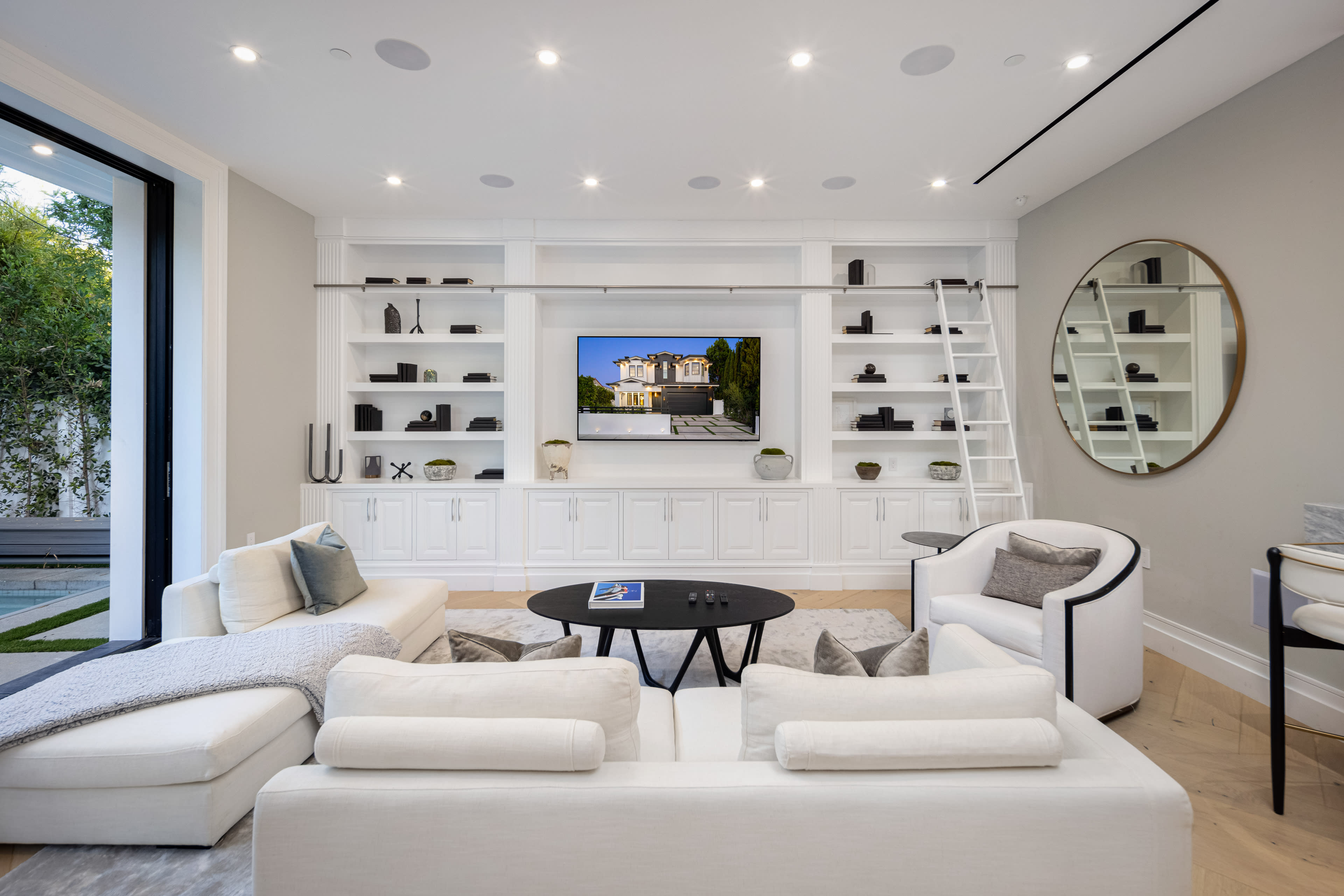 GARDNER GLAM NOIR ESTATE/ POOL/ GOLD/ DRAMA Image in Central LA, Los Angeles, CA