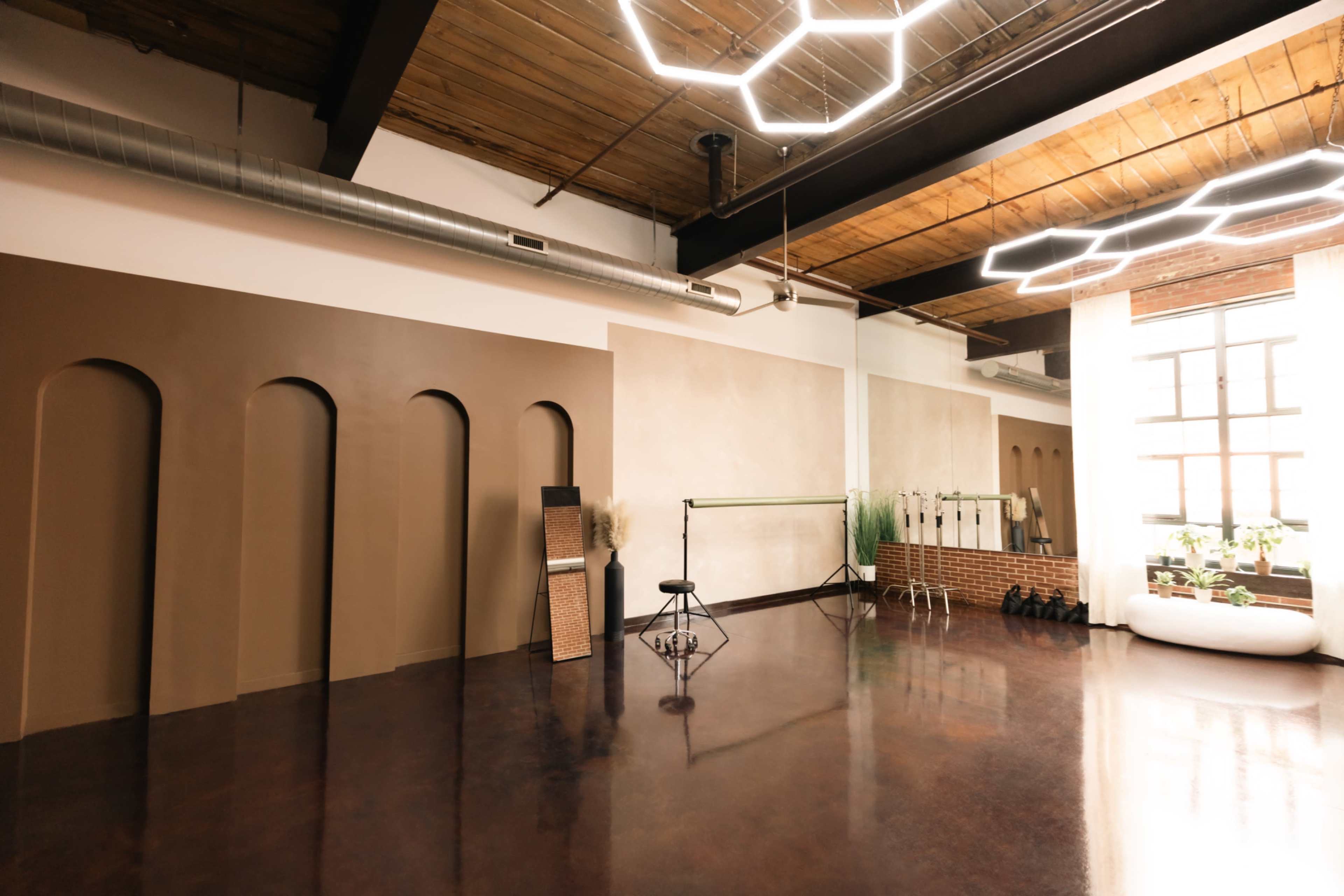 Luxurious Studio Loft with Various Sets Image in Arcadia, Spartanburg, SC