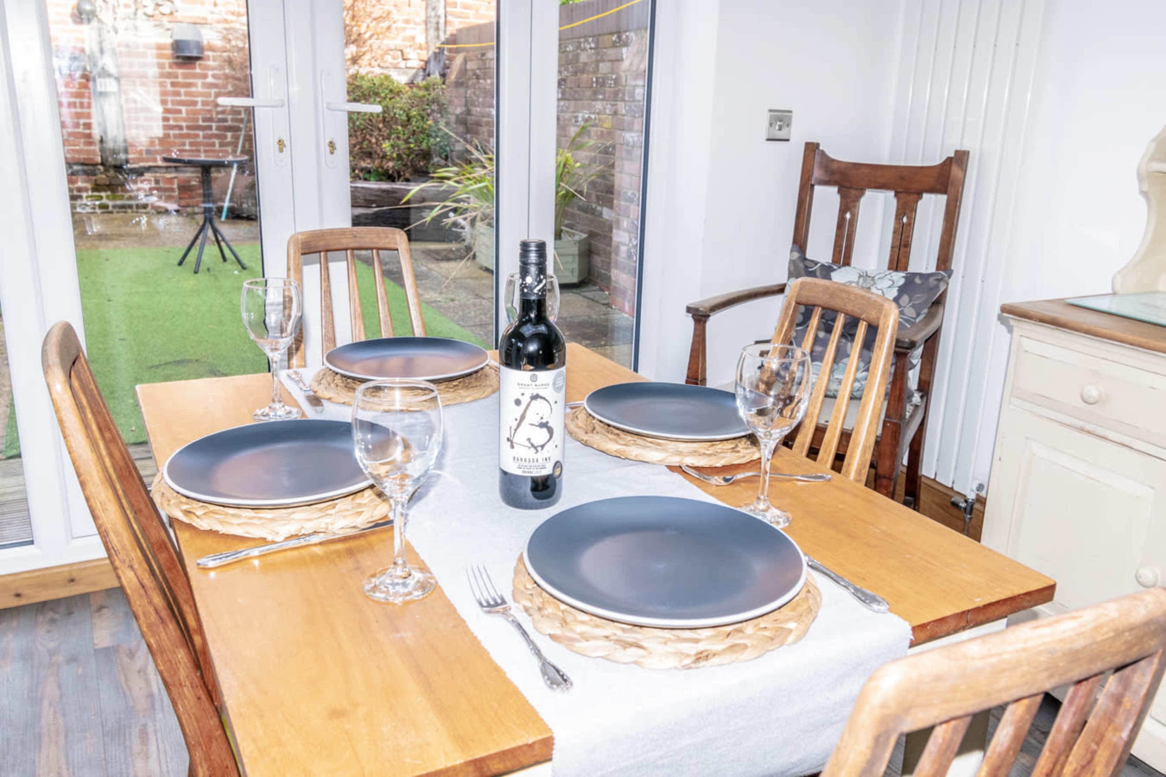 Stylish Cosy 2 BR Bright Cottage, Pet Friendly Image in Titchfield, Titchfield, ENG