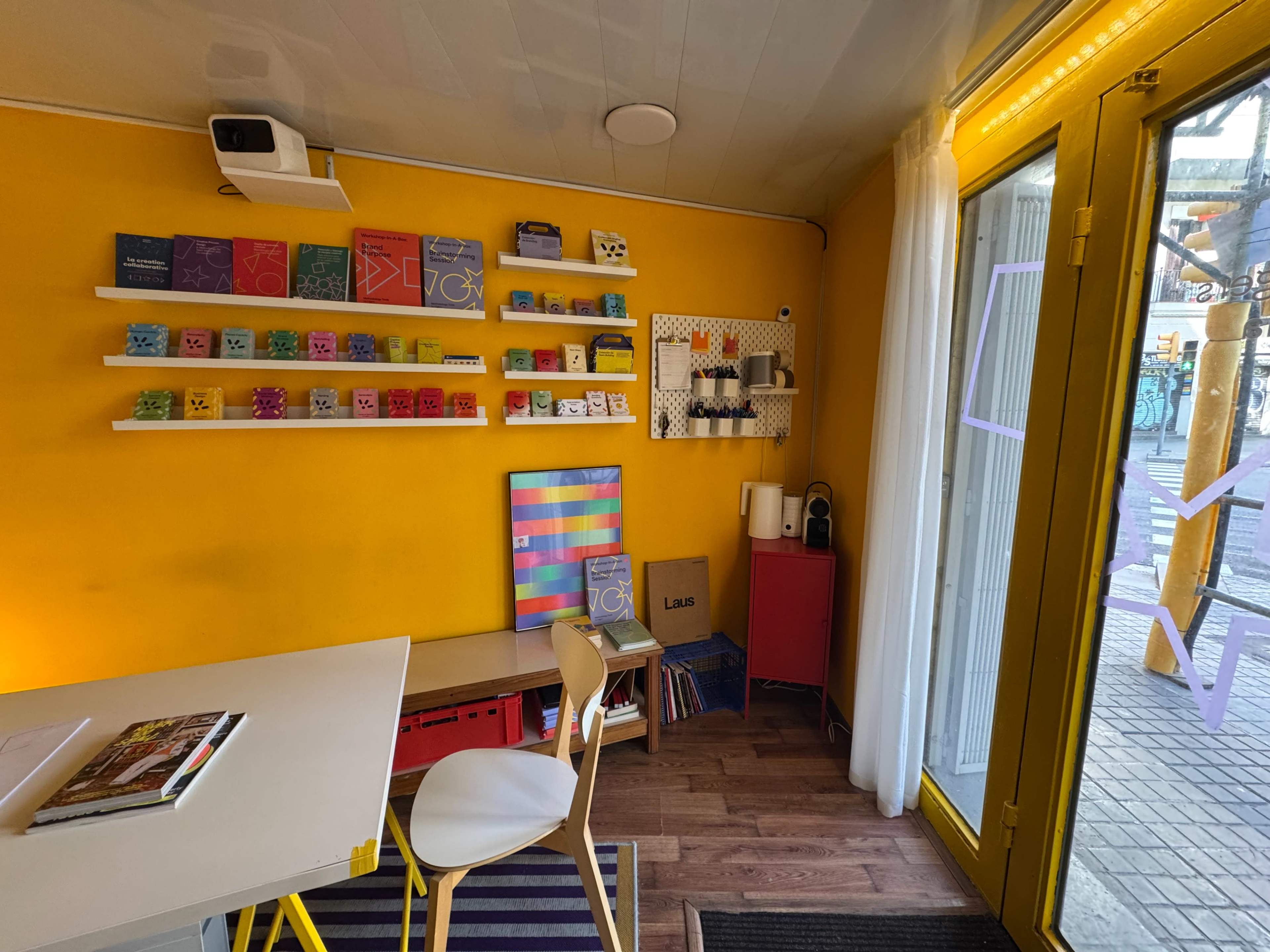 Micro‑hub boutique para talleres de equipo en Sagrada Familia Image in La Nova Esquerra de l'Eixample, Barcelona, B