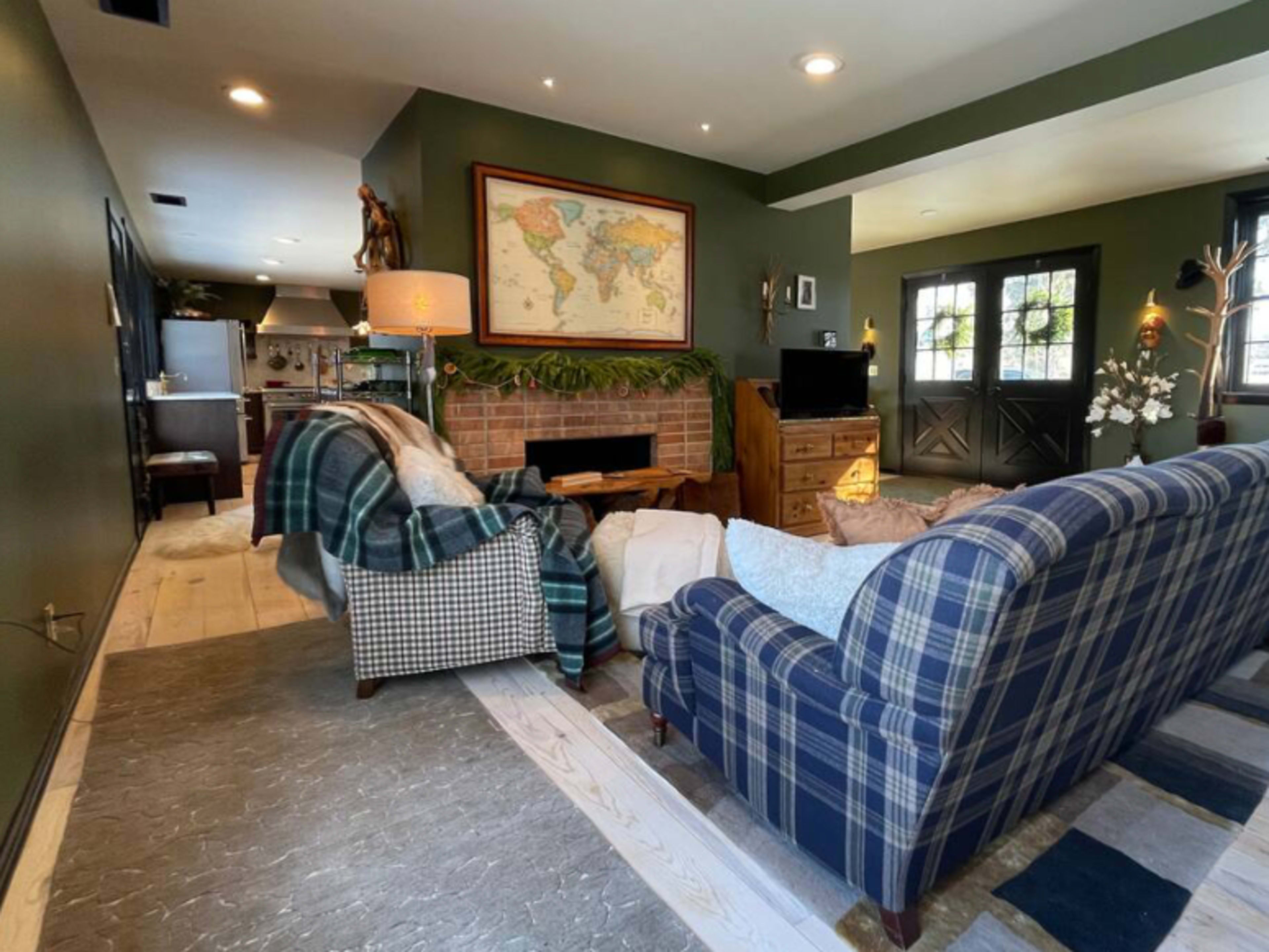 Upper unit use (two upper levels added to booking)