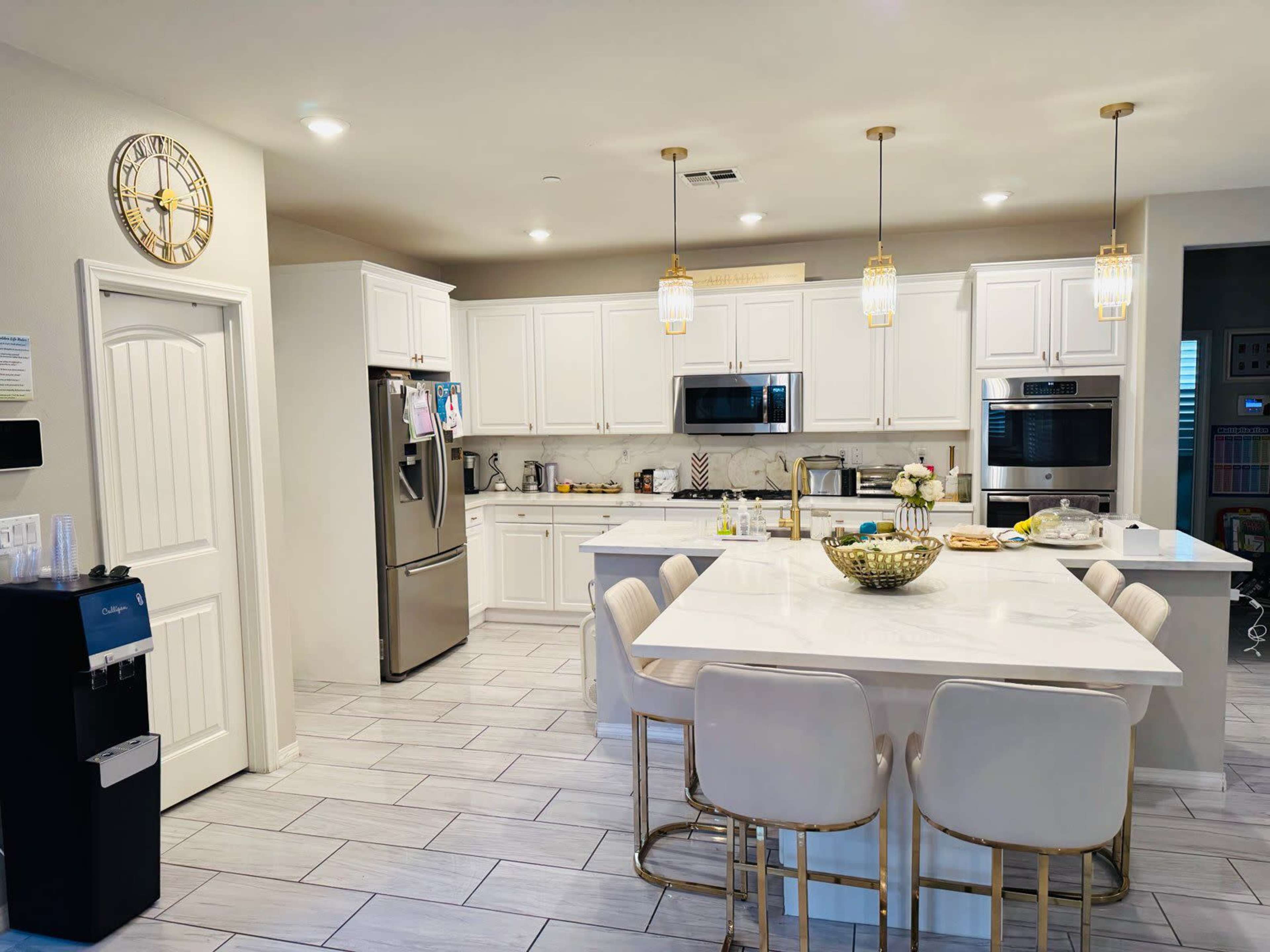 Elegant Home with Pool and Versatile Spaces for Events, Meetings, and Filming Image in Jurupa Valley, Jurupa Valley, CA