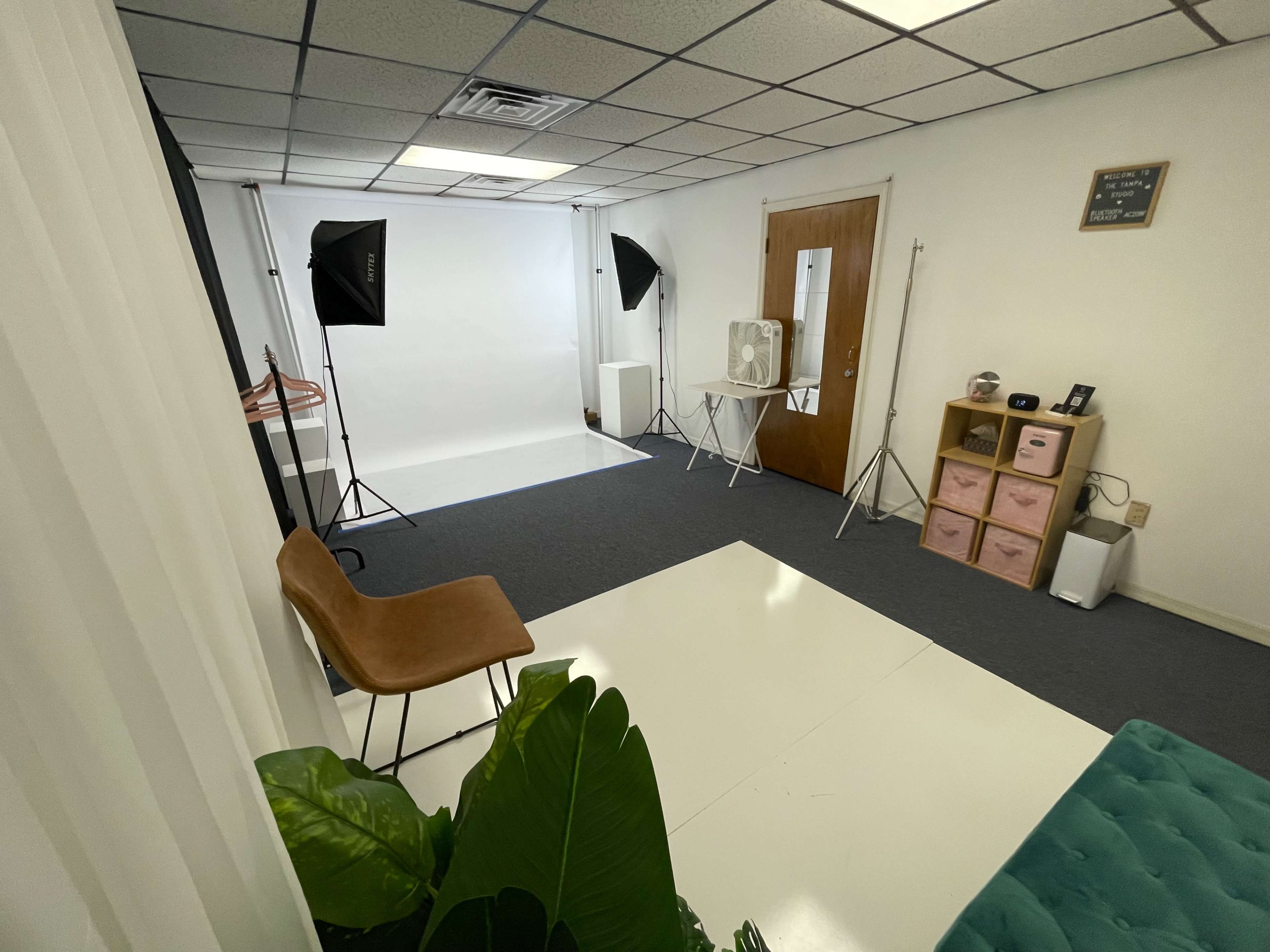 The Tampa Studio - Cozy and Versatile Photography Studio in North Tampa Image in Lake Magdalene, Tampa, FL