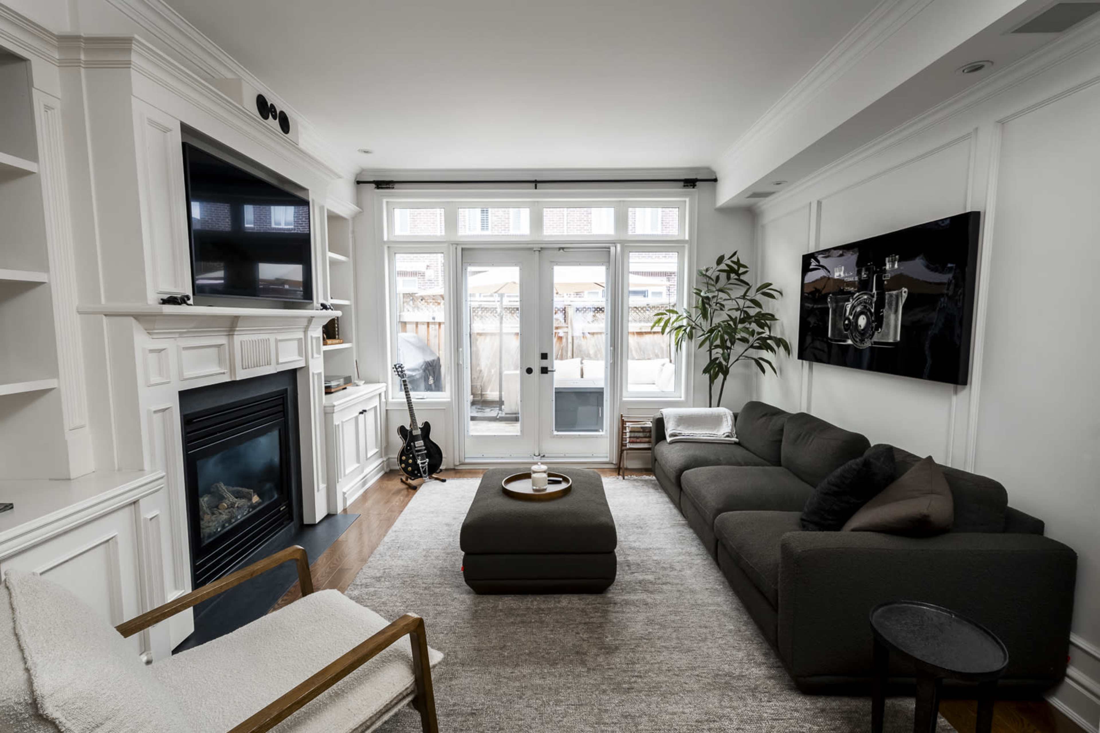 Modern suburban residence Image in Islington - City Centre West, Etobicoke, ON