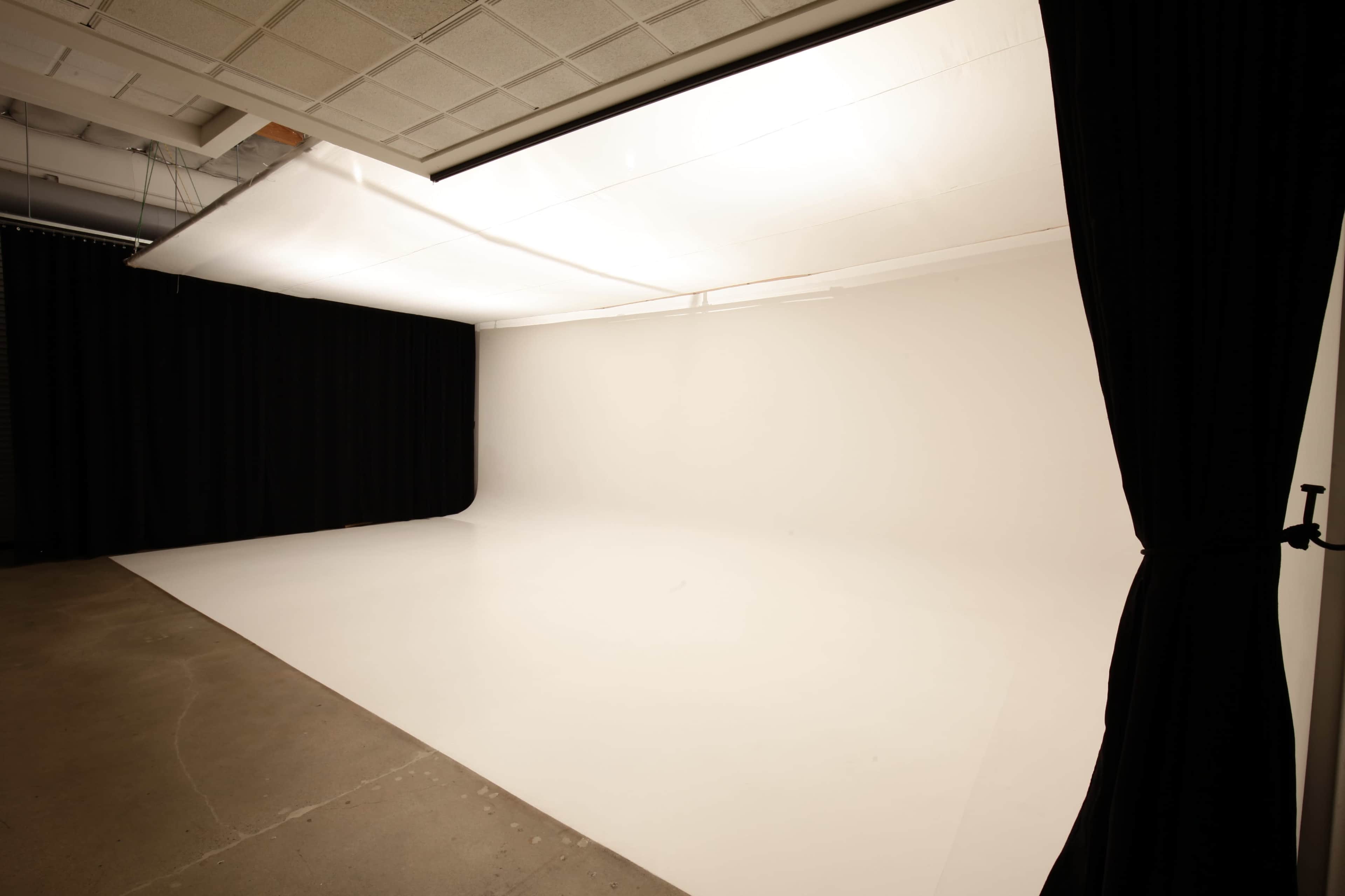 Full Photo Studio with CYC Wall for Fashion and Automotive Photo Shoots Image in Laguna Hills, Laguna Hills, CA