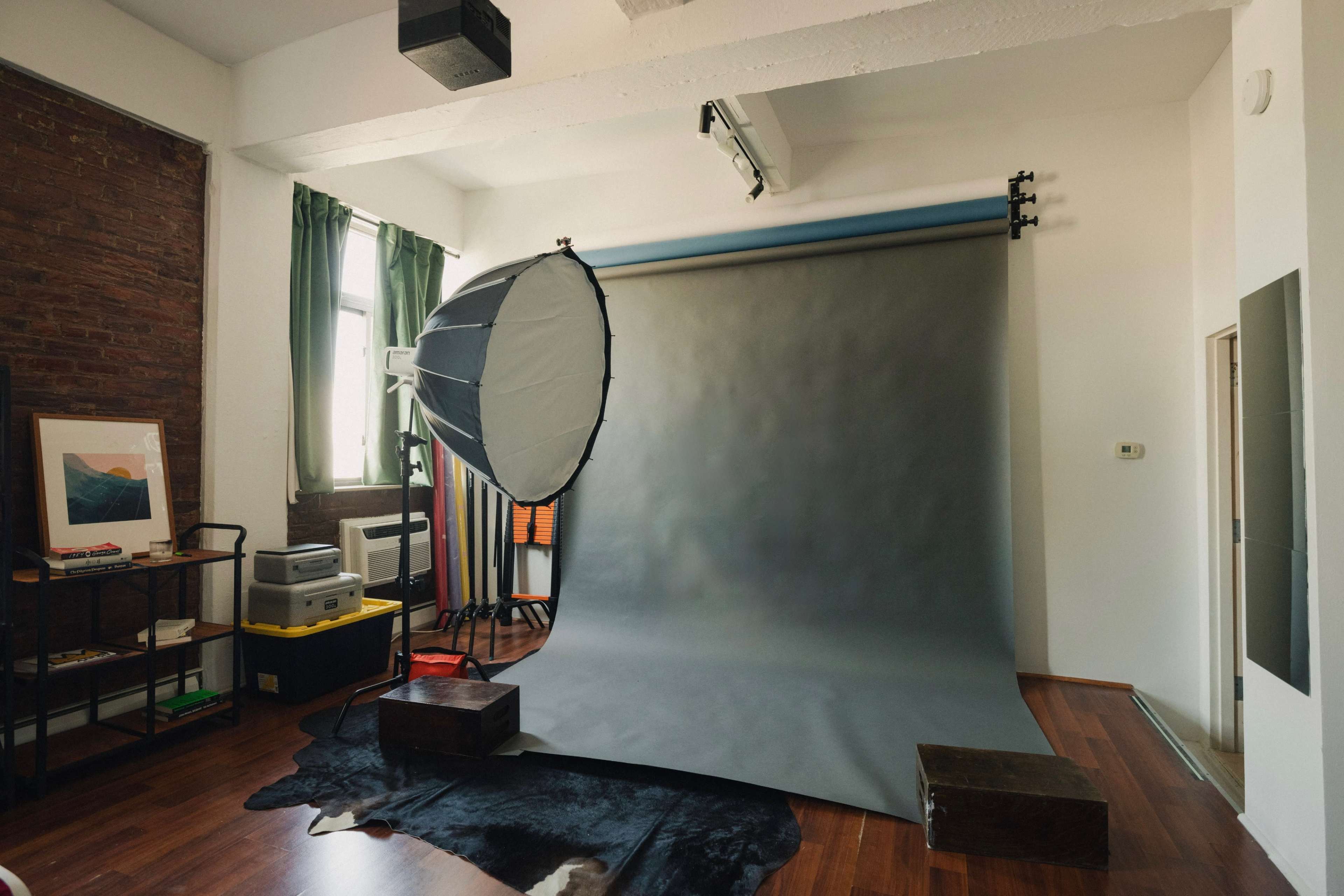Industrial Brooklyn Photo Studio with Natural Light Image in Greenpoint, Brooklyn, NY