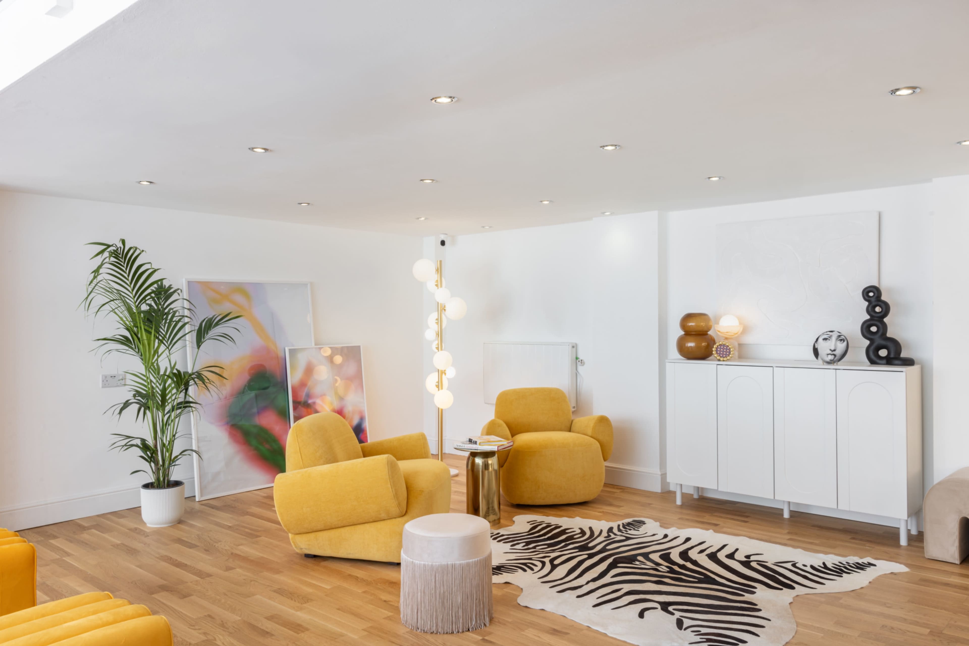 Vibrant Lifestyle Studio with living room and kitchen Image in London, London, ENG