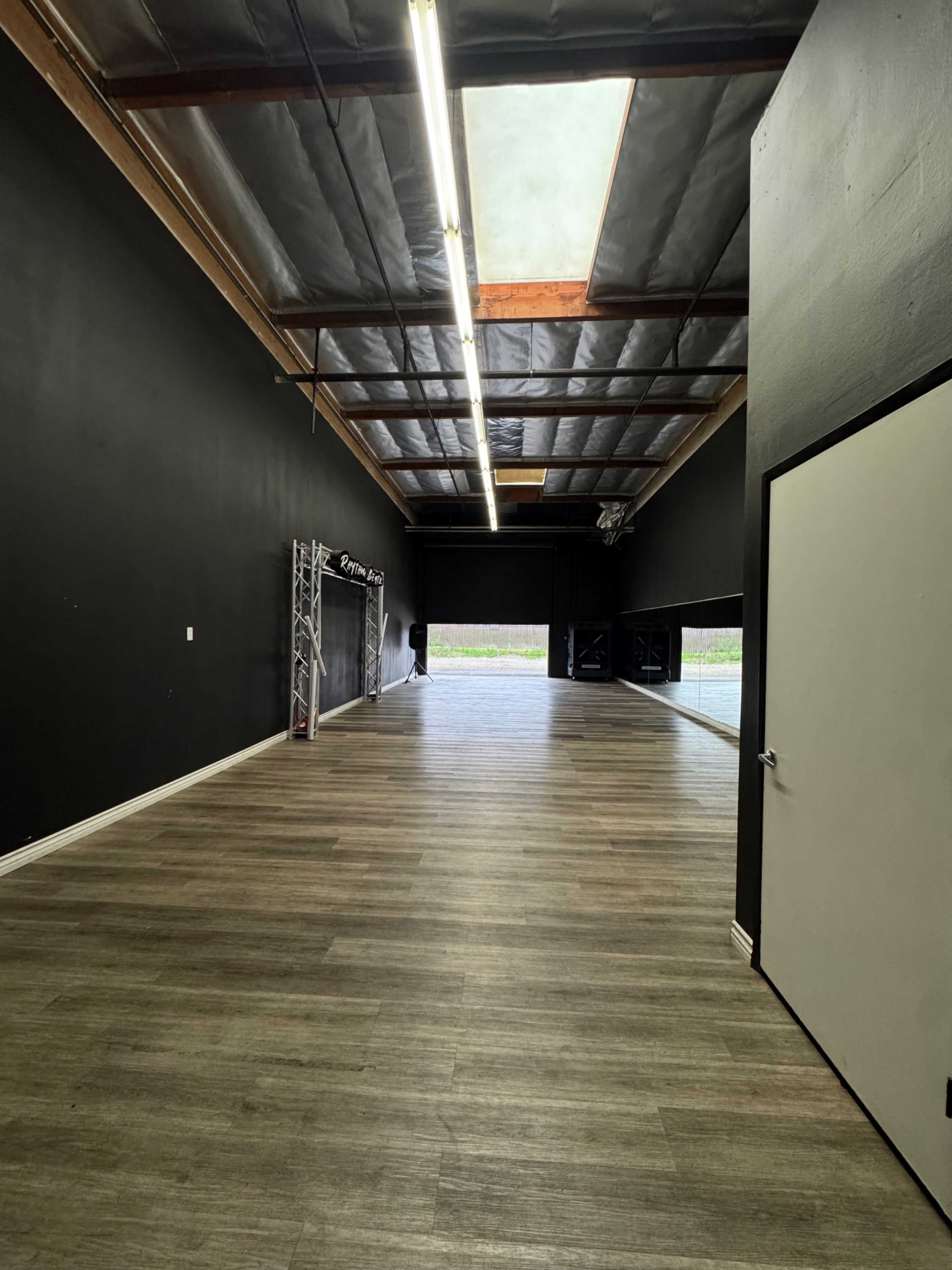 Bright, Spacious Studio with Free Parking Image in Rialto, Rialto, CA