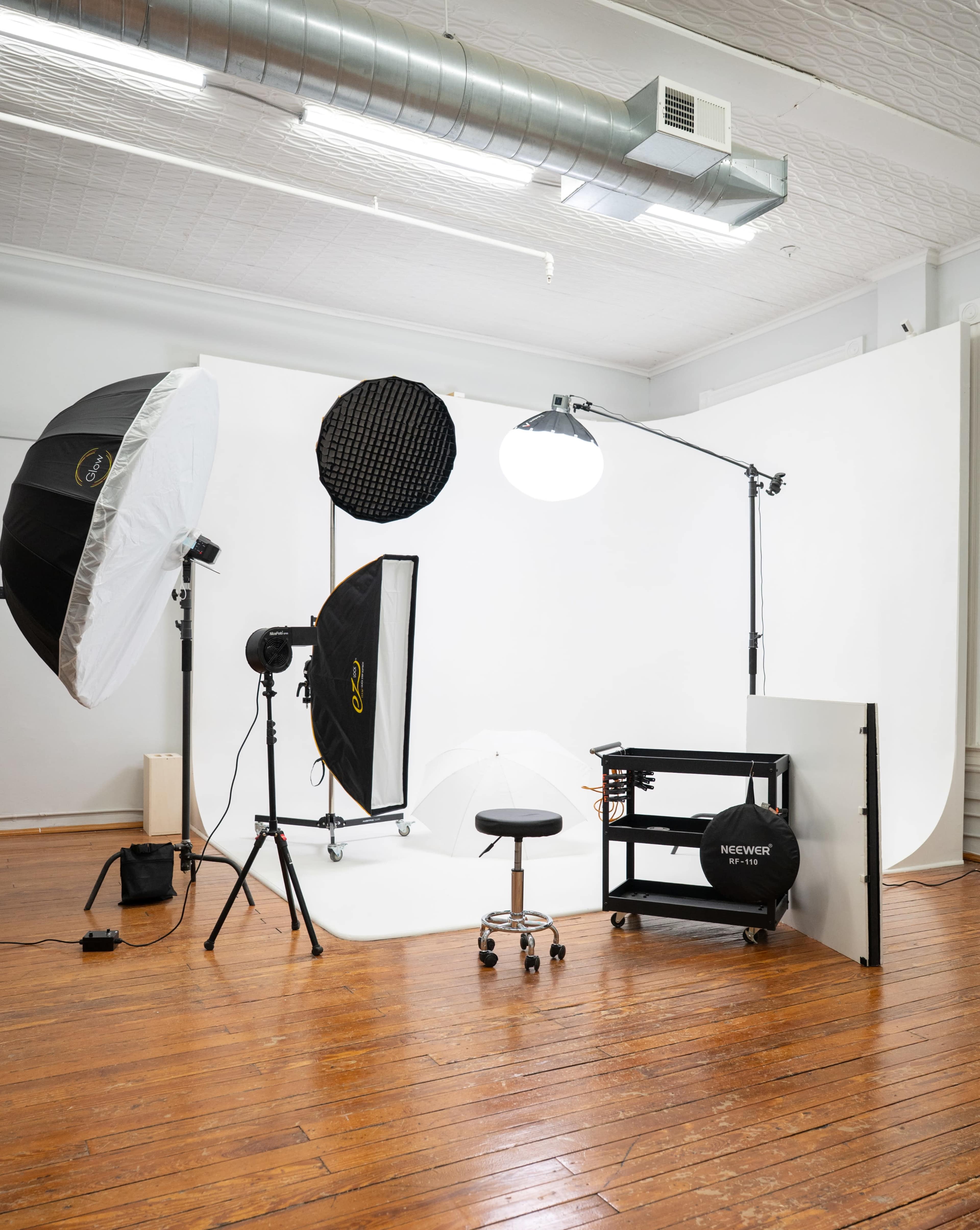 Downtown Studio with Full Cyc Wall & Natural Light Image in Downtown, Richmond, VA