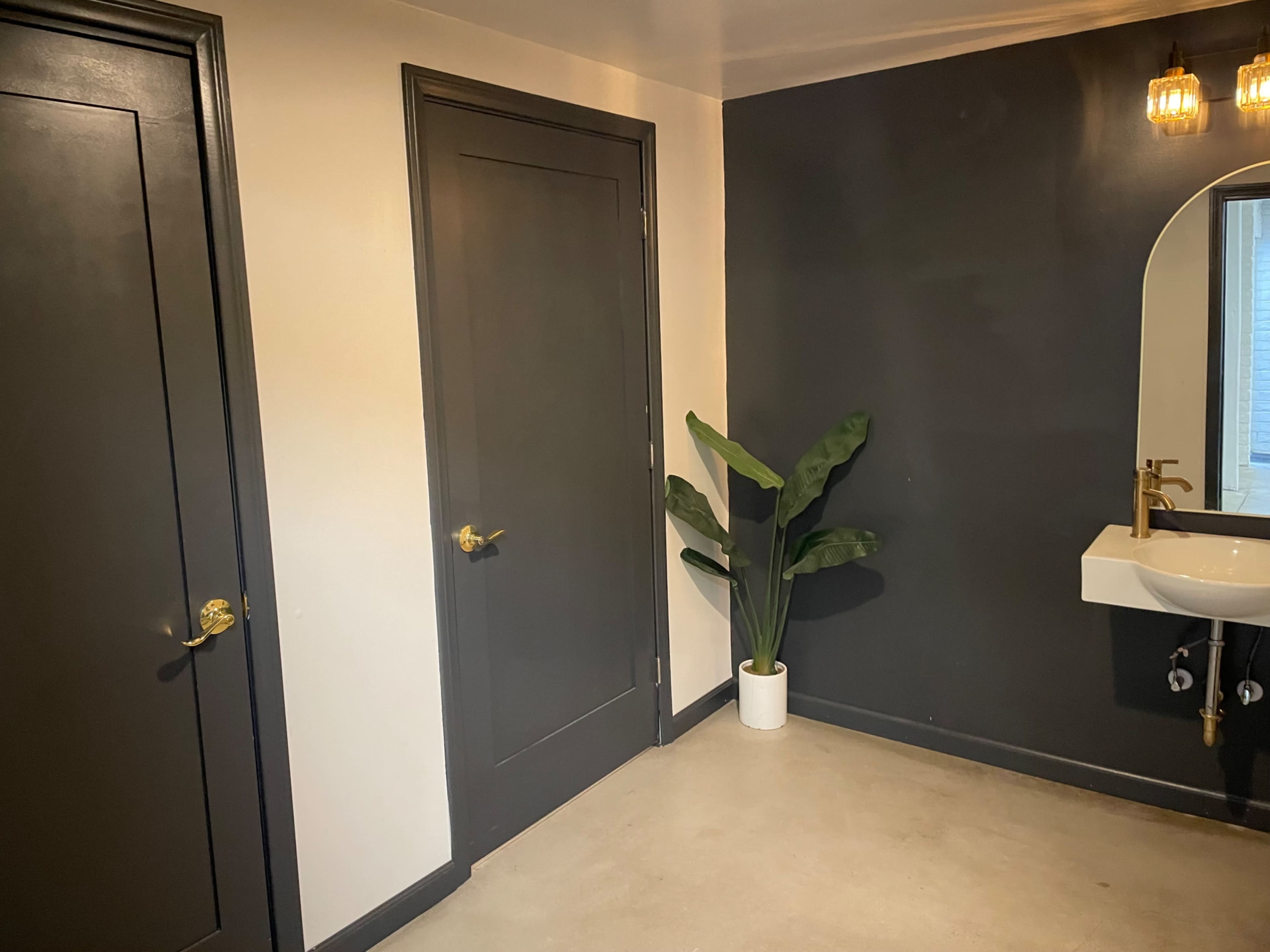 Stylish, Affordable, and Perfect for Any Event Image in Barton, San Bernardino, CA