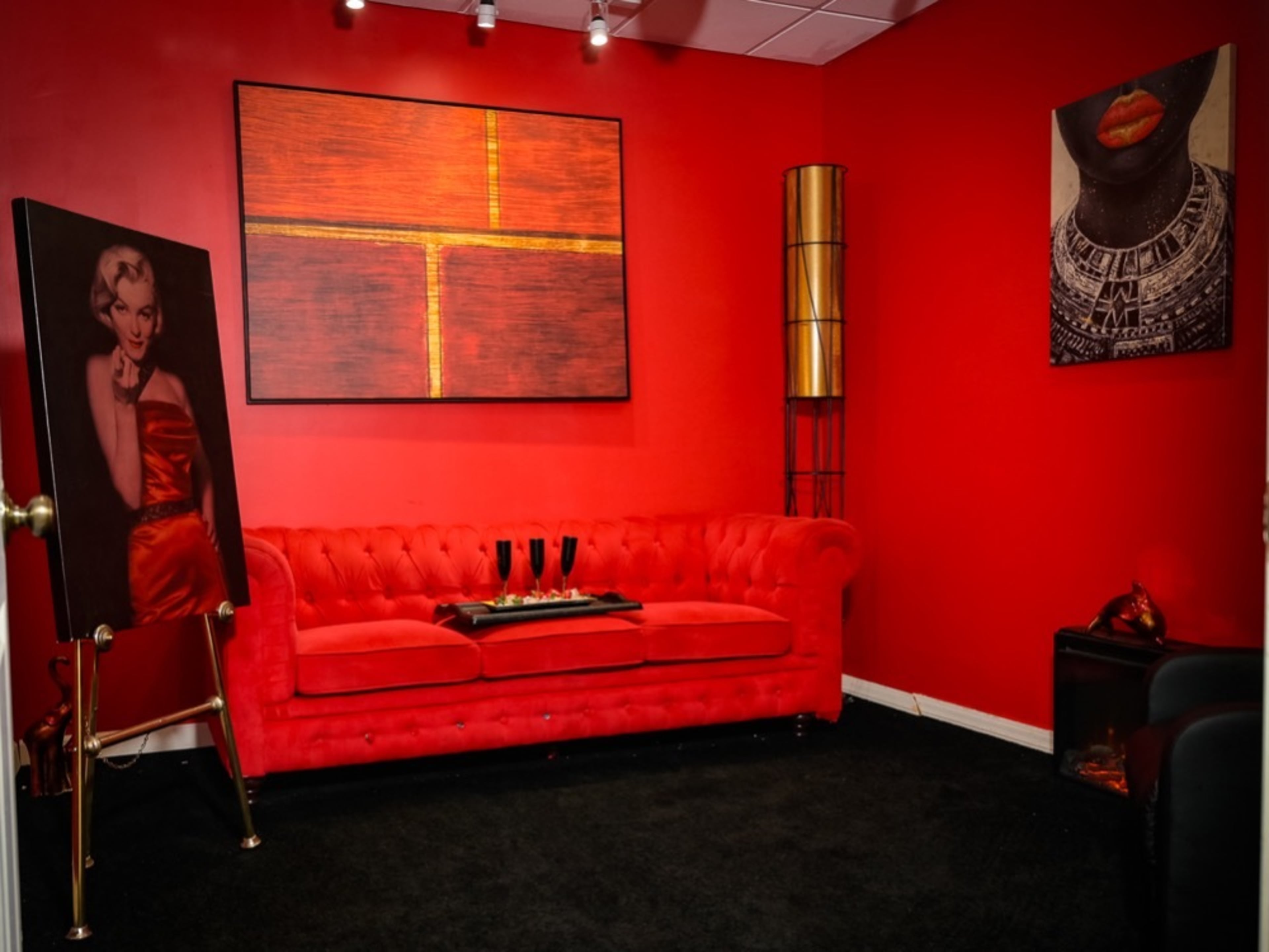Red Room (Photo Room)