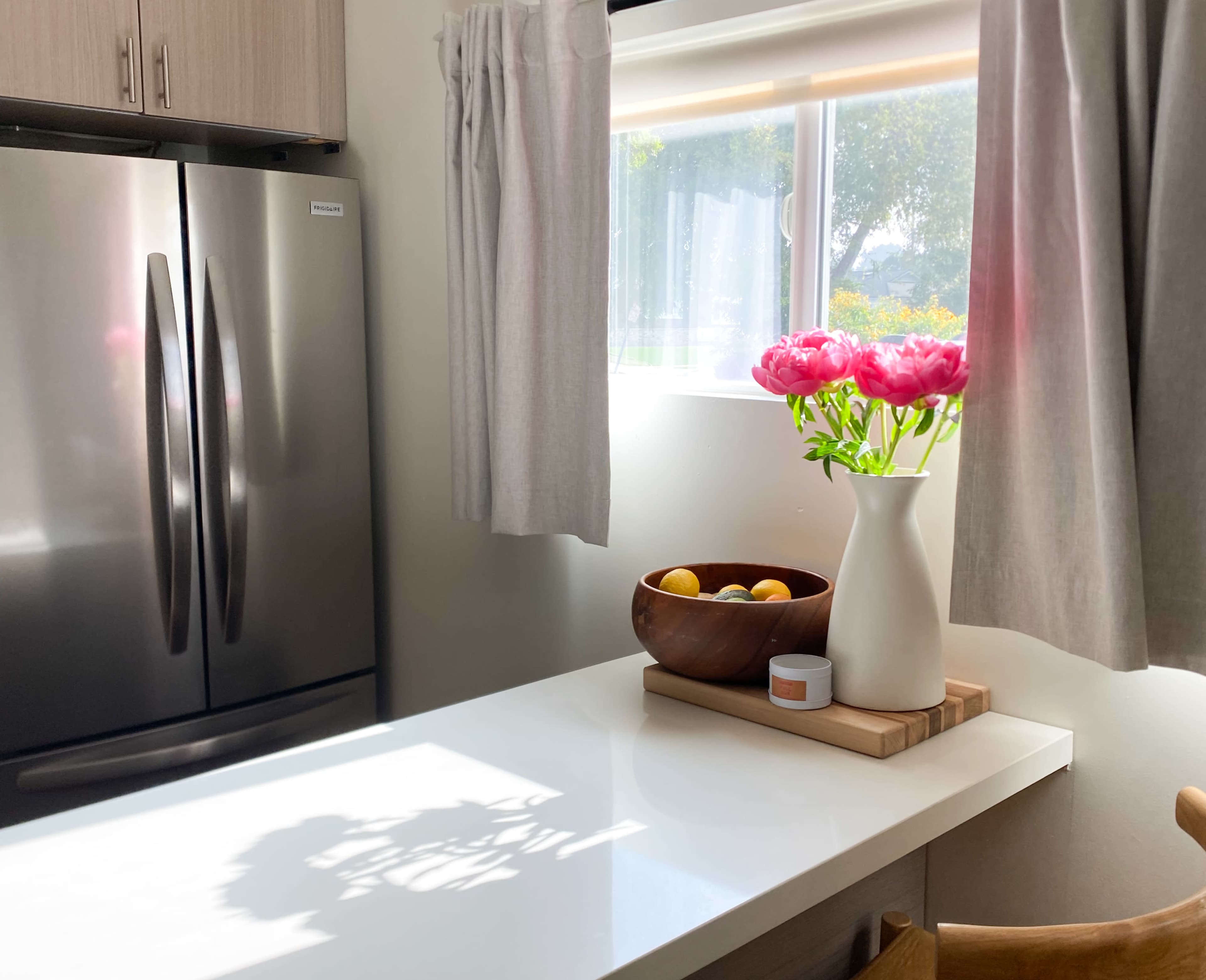 Airy, Light-Filled Studio with Cozy Modern Aesthetic Image in Los Altos, Long Beach, CA