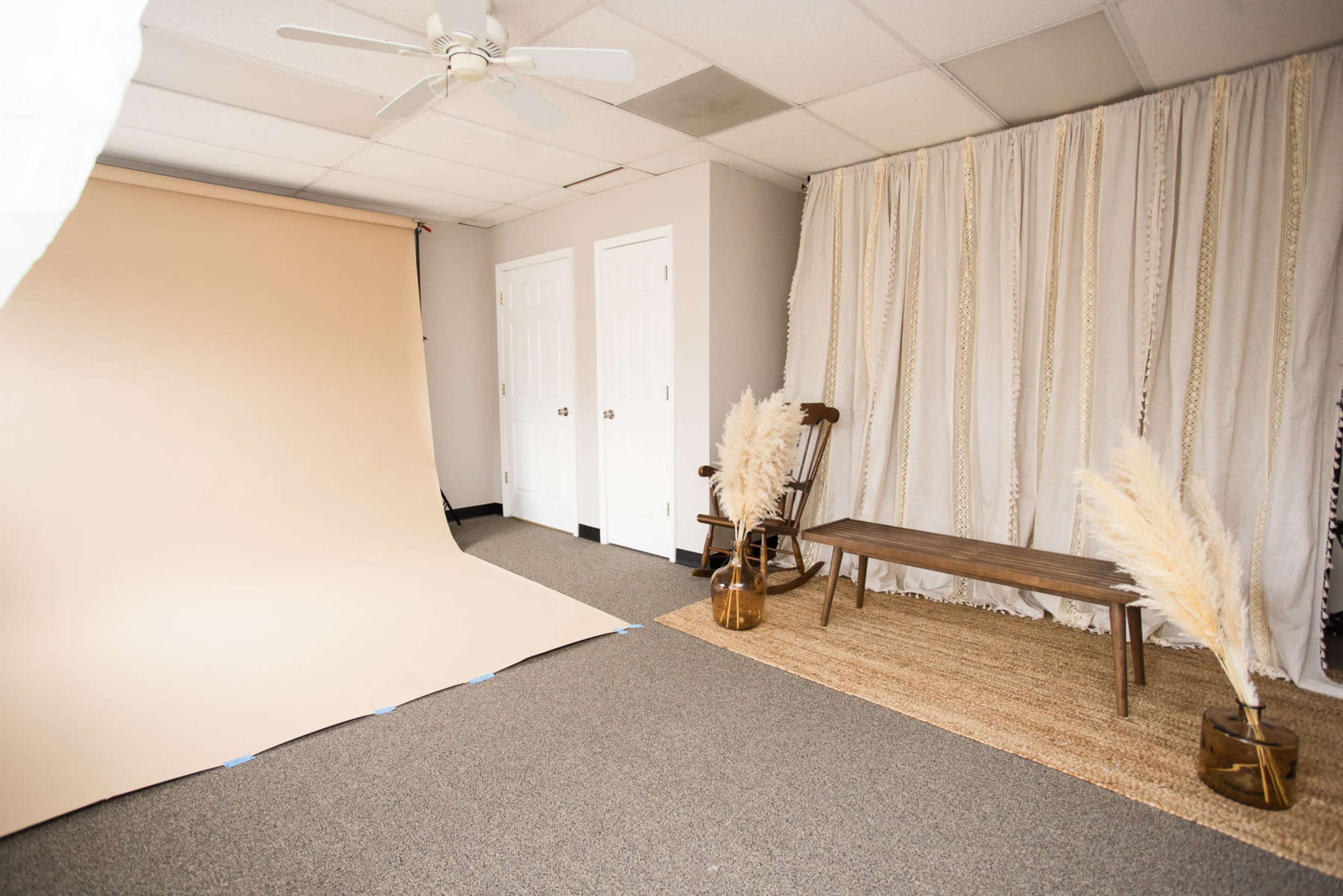 Versatile Space for Photo Shoots, Meetings, and More Image in Howell Township, Howell, NJ