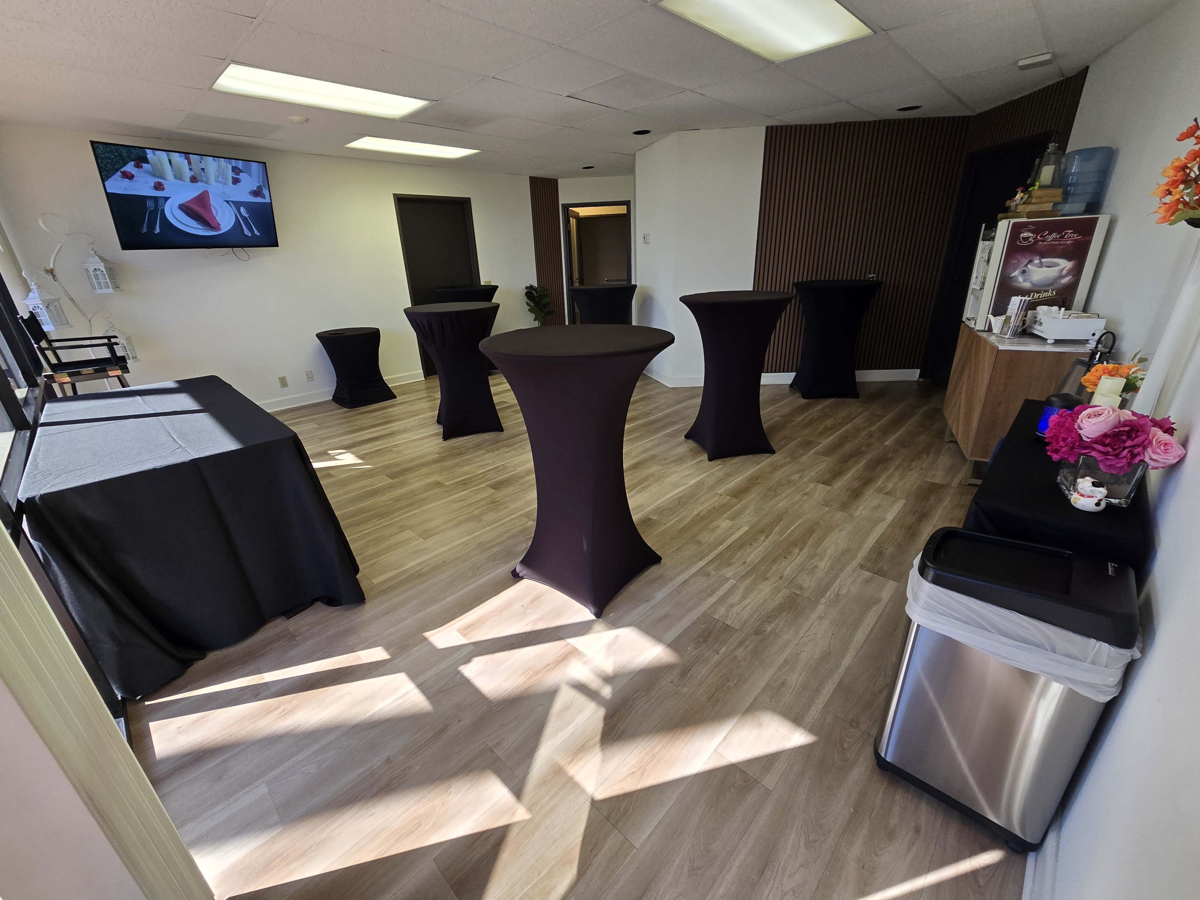 Meeting/Networking Room Available Image in Orange, Orange, CA