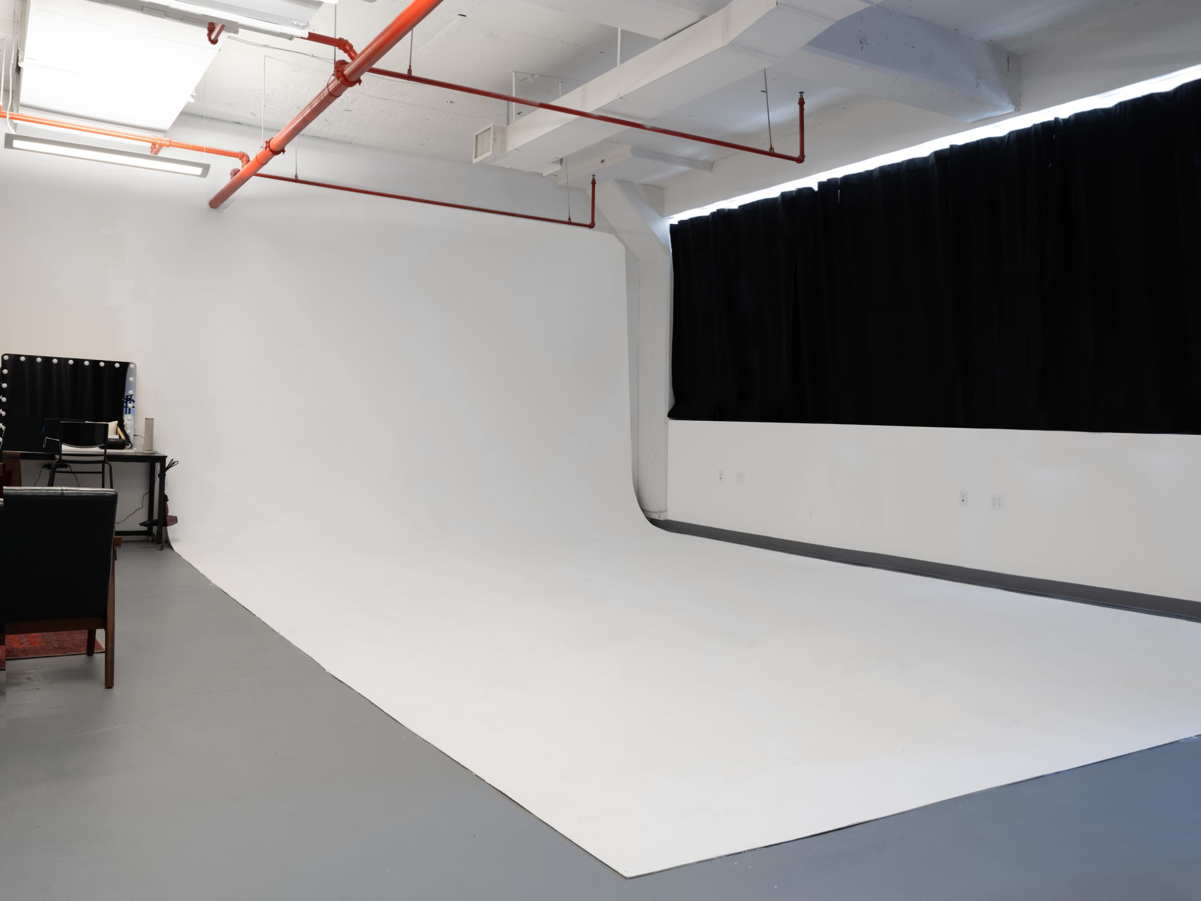 (All Lights Included) Creative Photo & Video Studio in Brooklyn – $59/hr Image in Crown Heights, Brooklyn, NY
