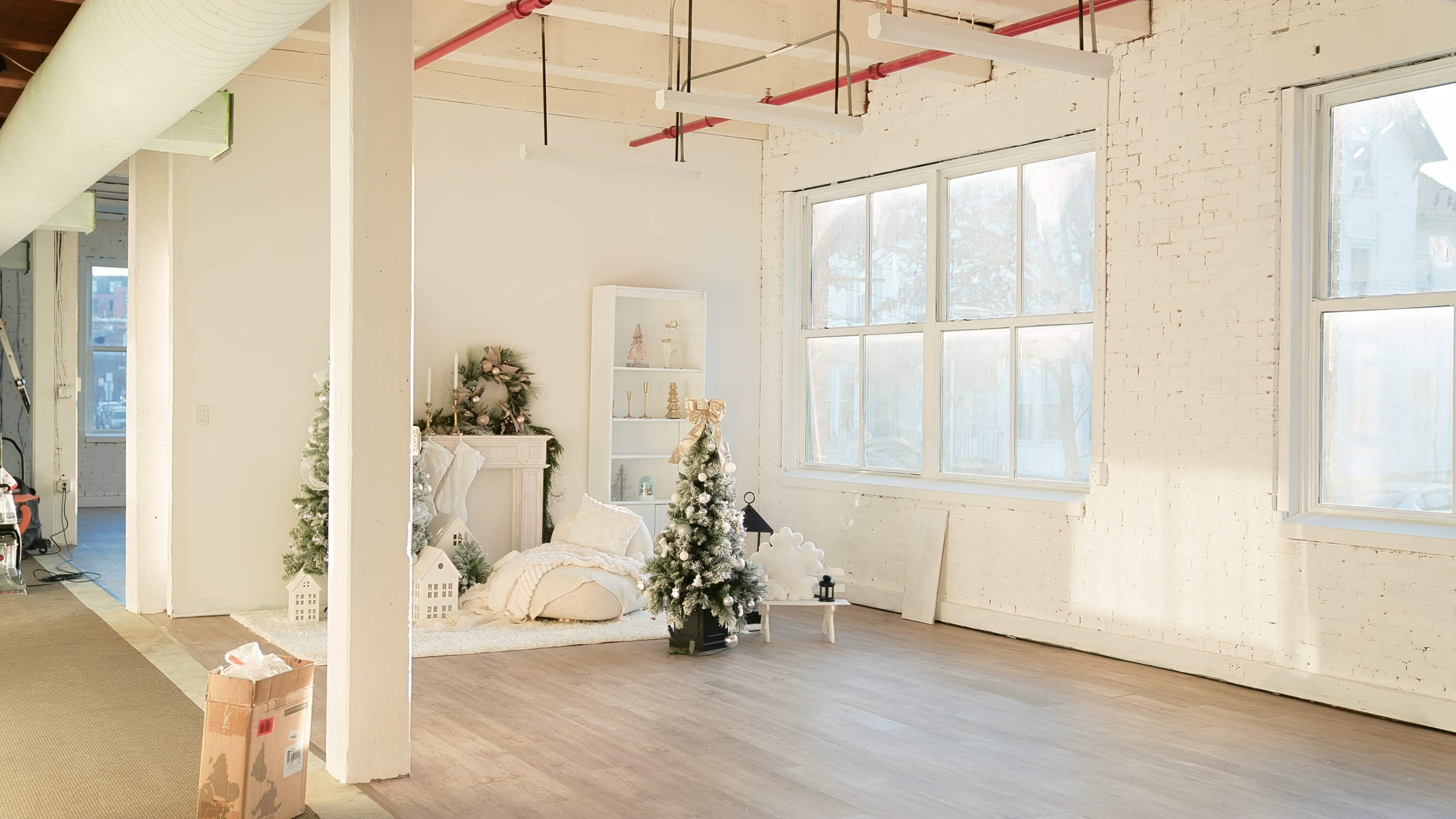 location - boston area, allston, near highway. type of space-studio, high celling, profession photography studio. Unique adjective - all in one studio, eqipment included. Image in Allston, Allston, MA