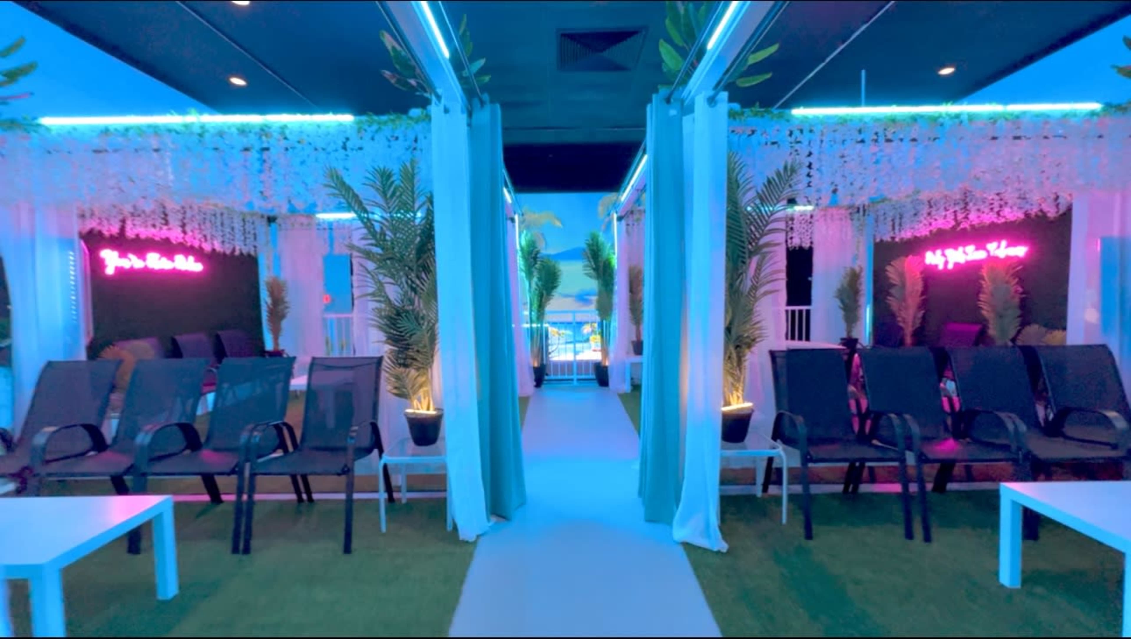 Tropical Aqua Cabana Studio Image in Doraville, Doraville, GA