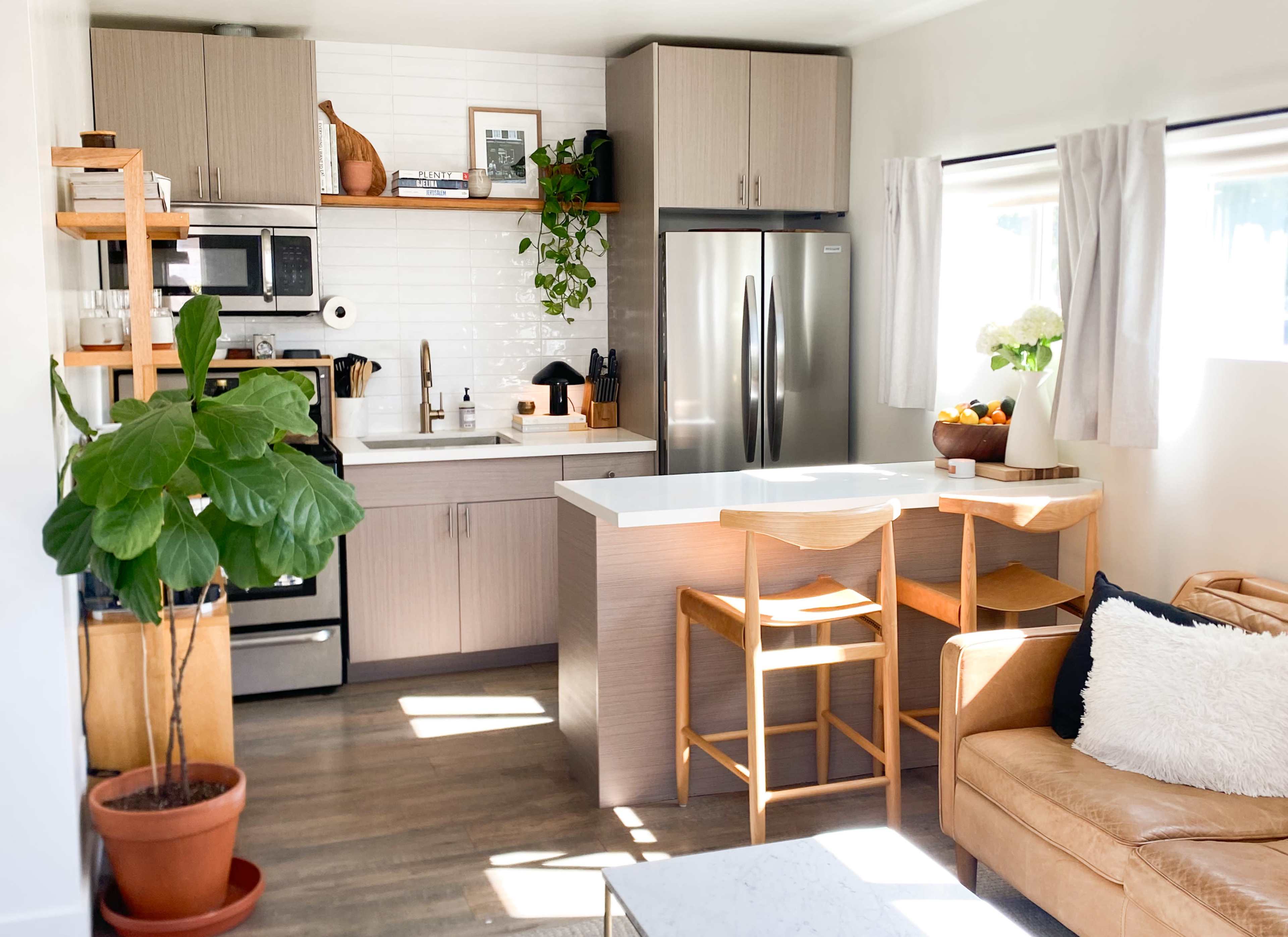 Airy, Light-Filled Studio with Cozy Modern Aesthetic Image in Los Altos, Long Beach, CA