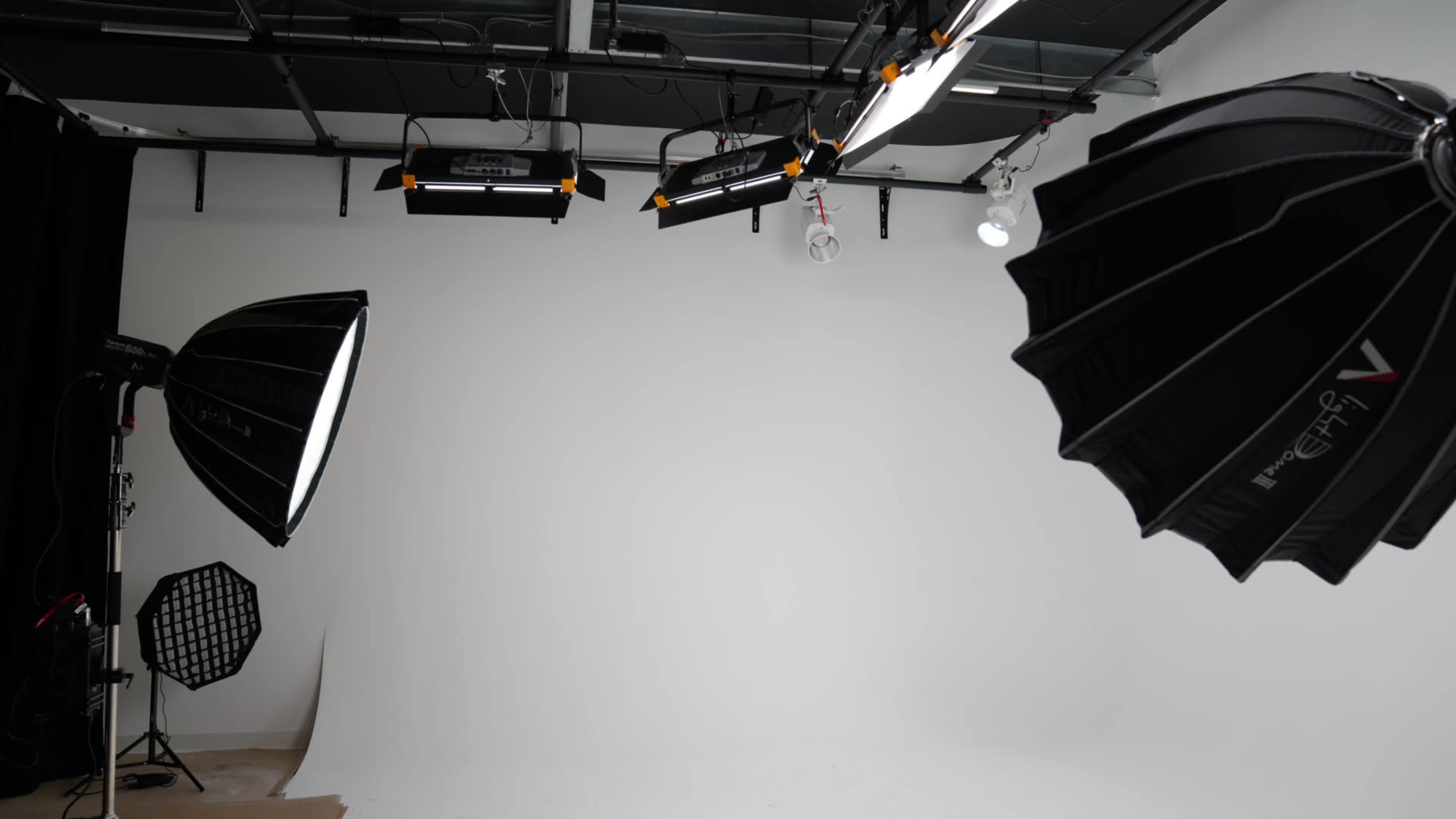 Cycloramic Studio in Eclectic Environment Image in Maple Grove, Maple Grove, MN