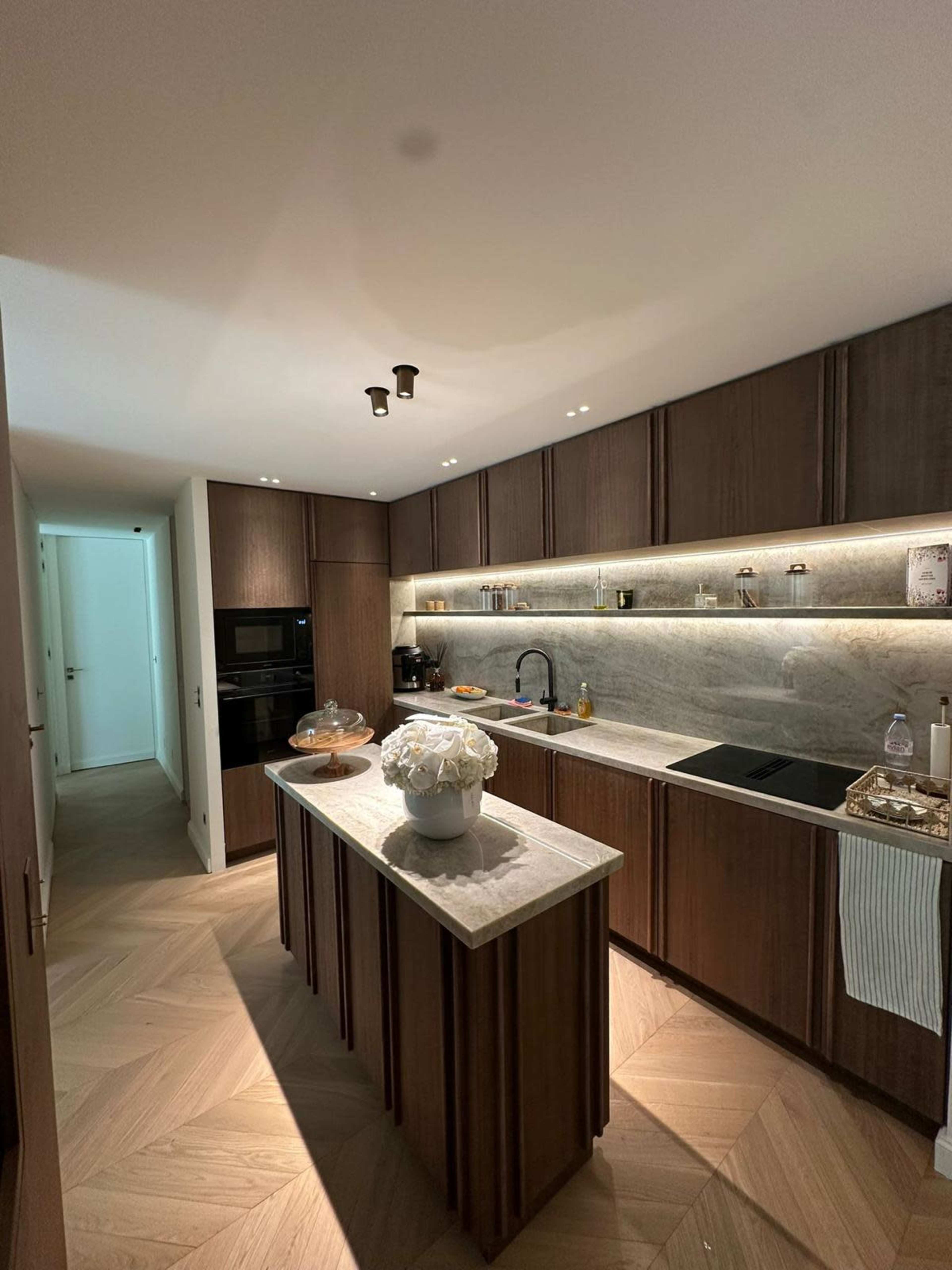 Rez-de-jardin arboré Image in NAP, neuilly sur seine