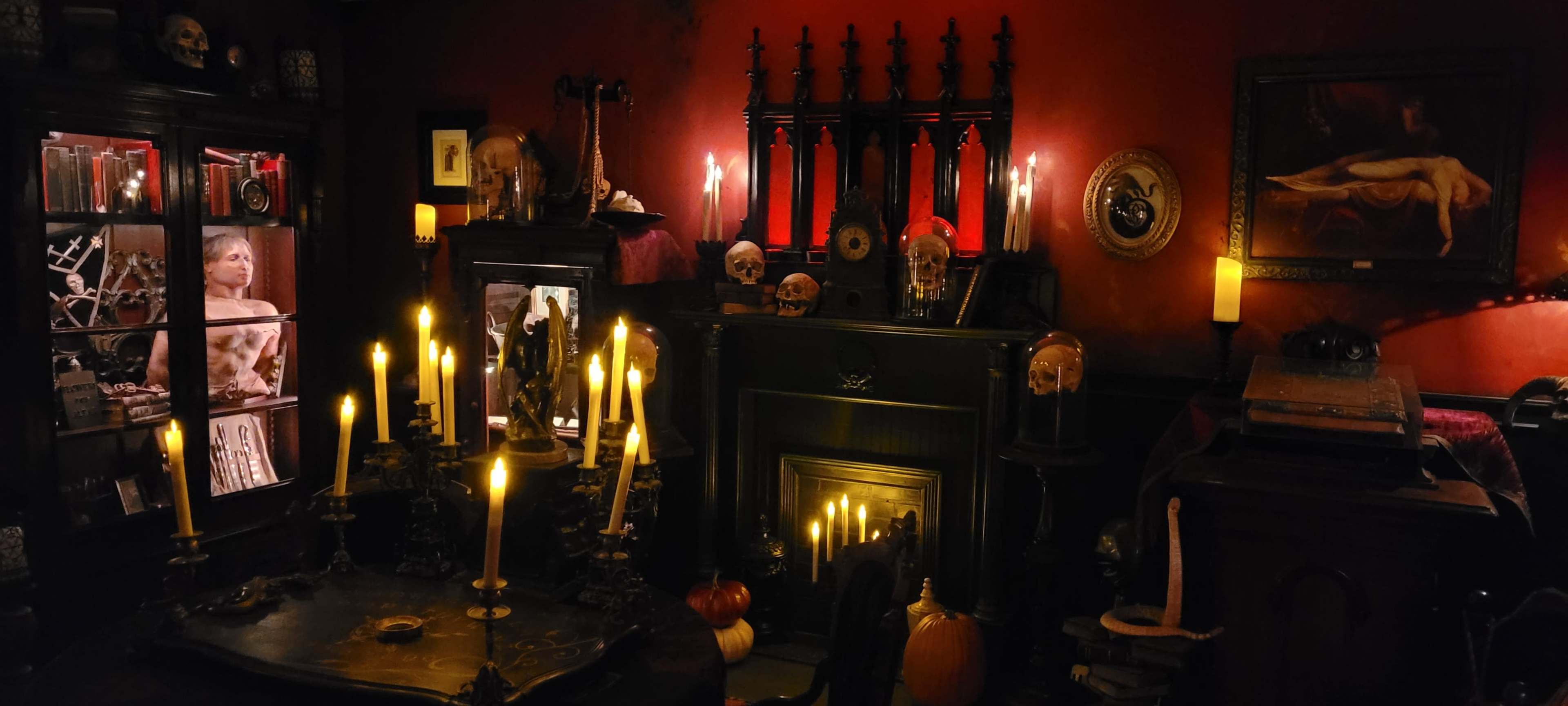 Vault Macabre Seance room Image in Salem, Salem, MA