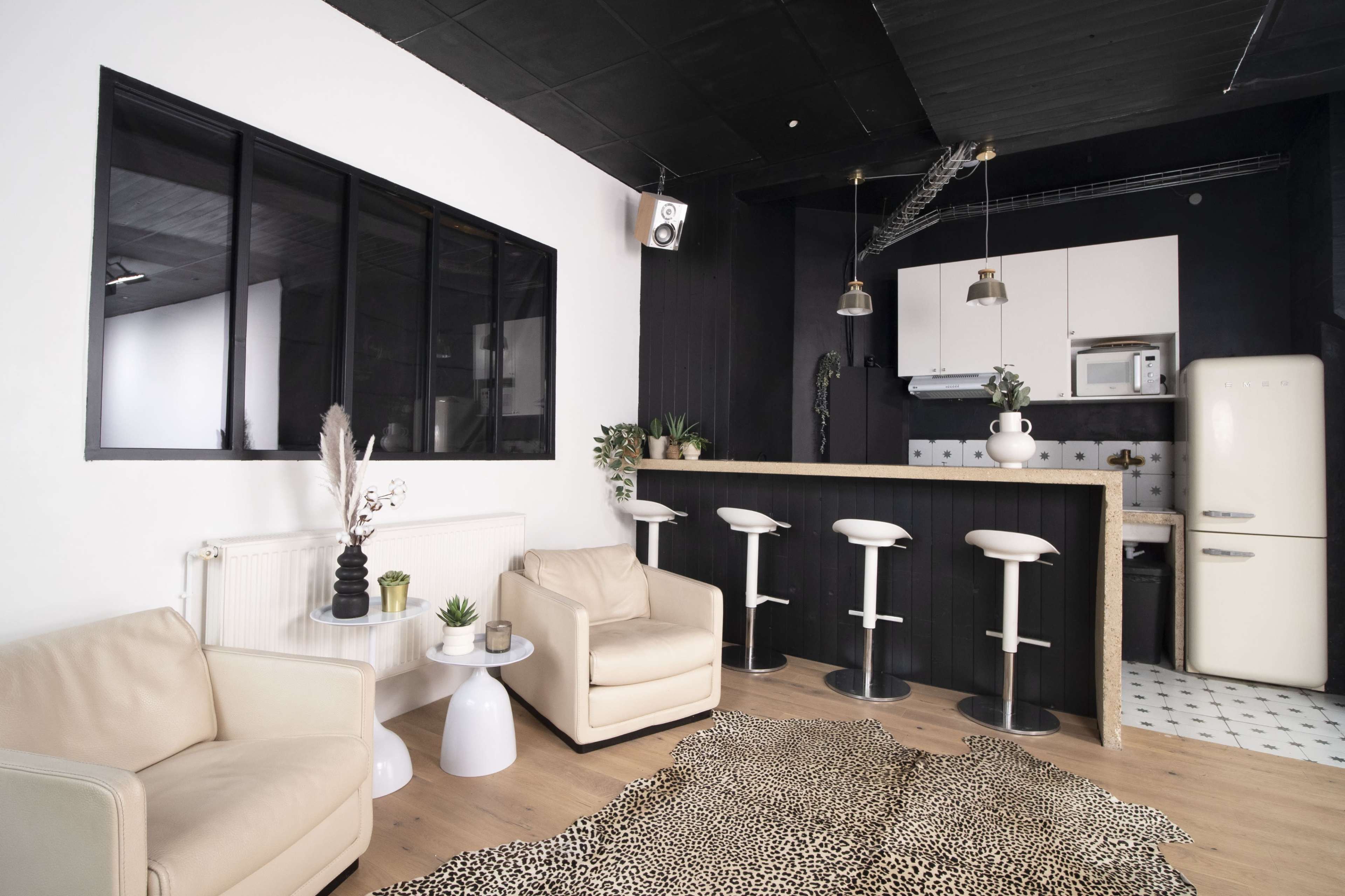 Studio photo style loft en lumière naturelle Image in Ménilmontant, Paris